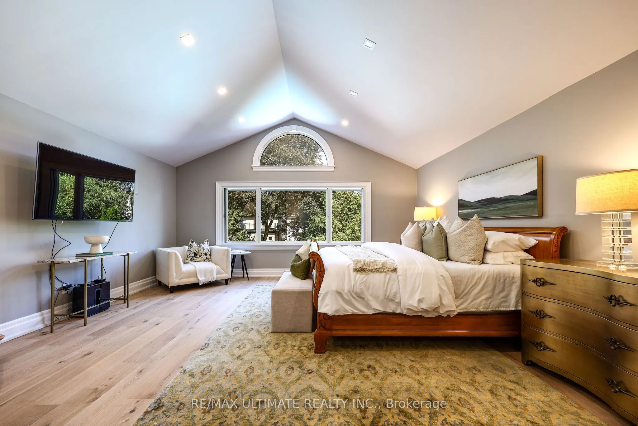 10 Field Avenue
