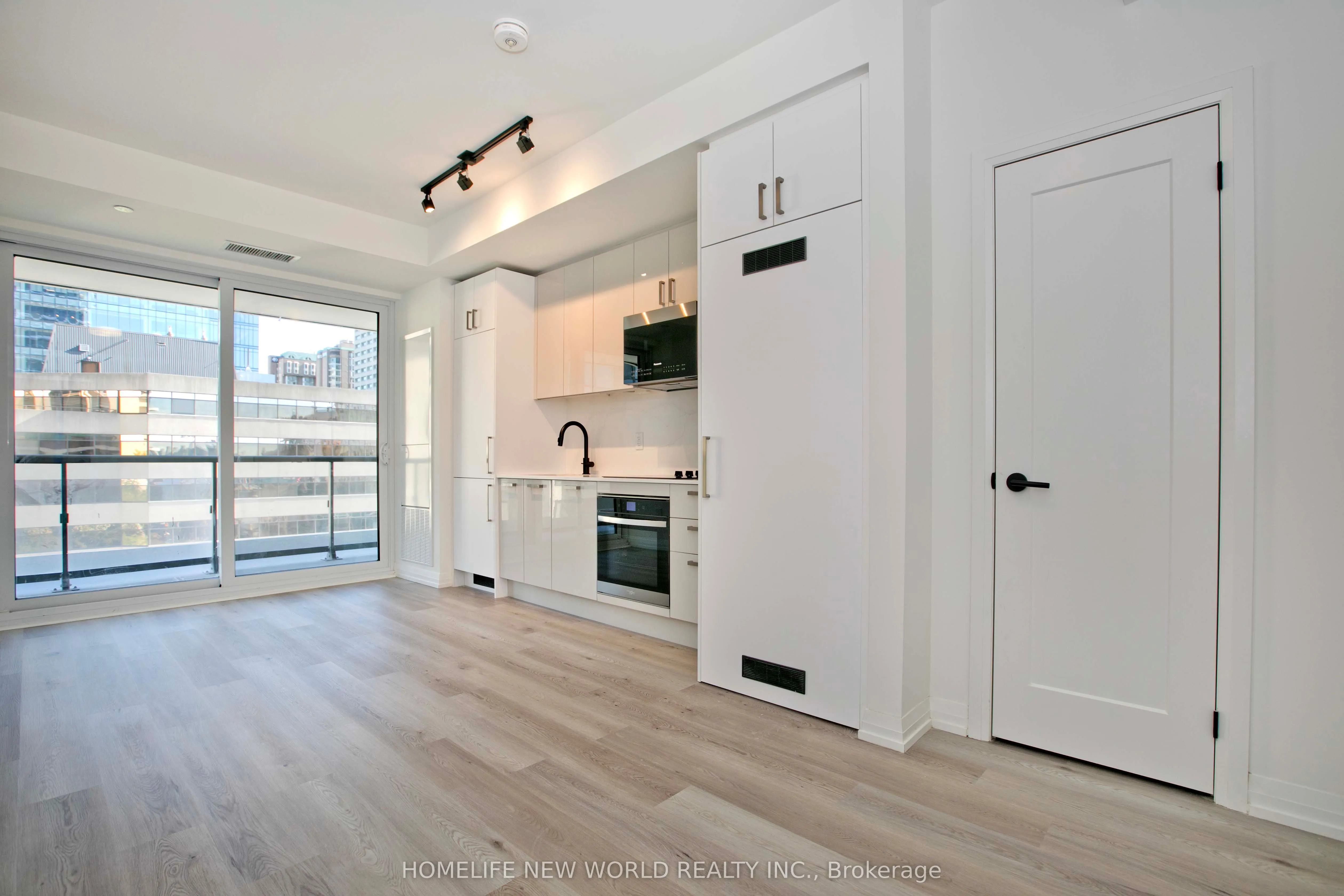 280 Dundas Street W #603