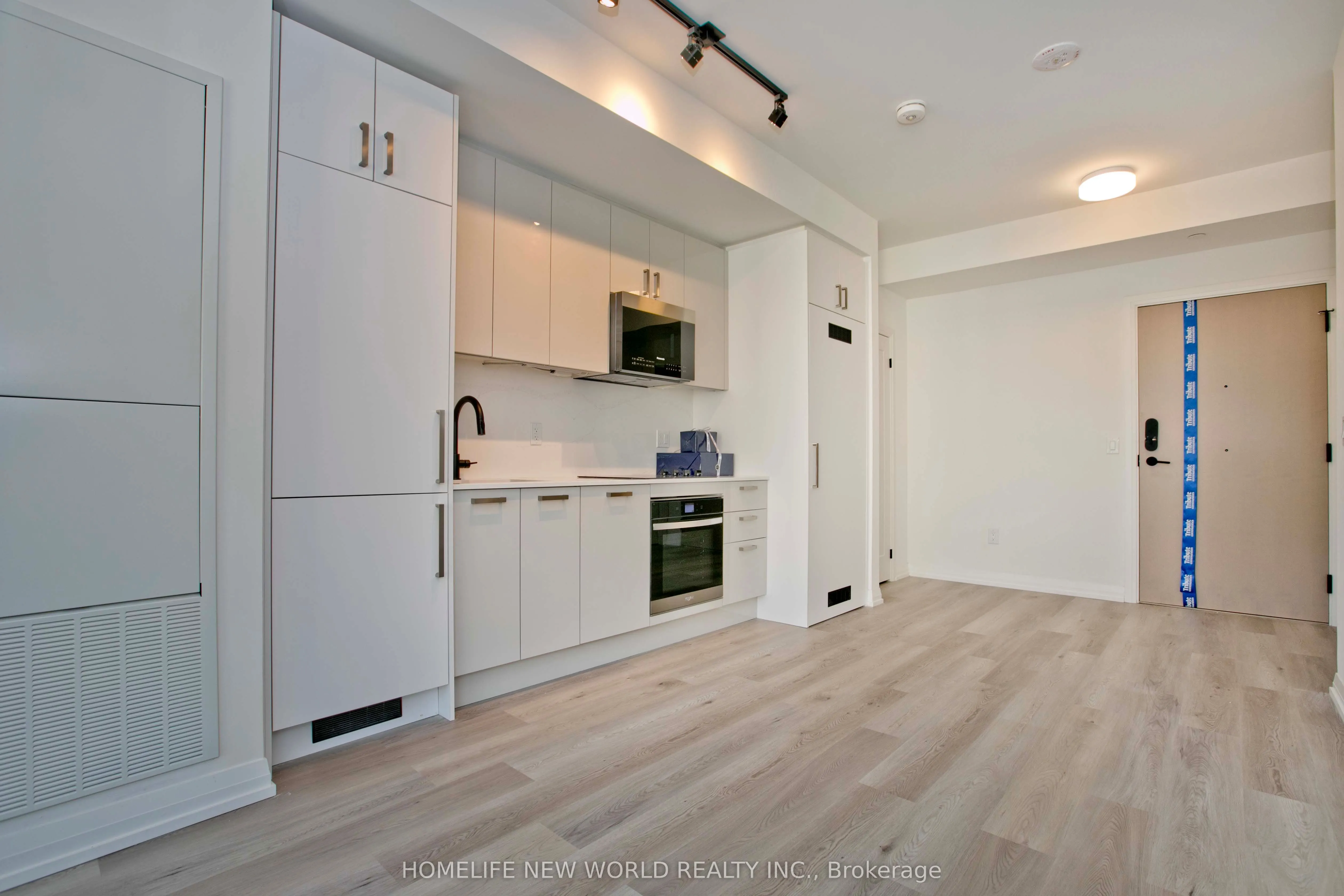 280 Dundas Street W #603
