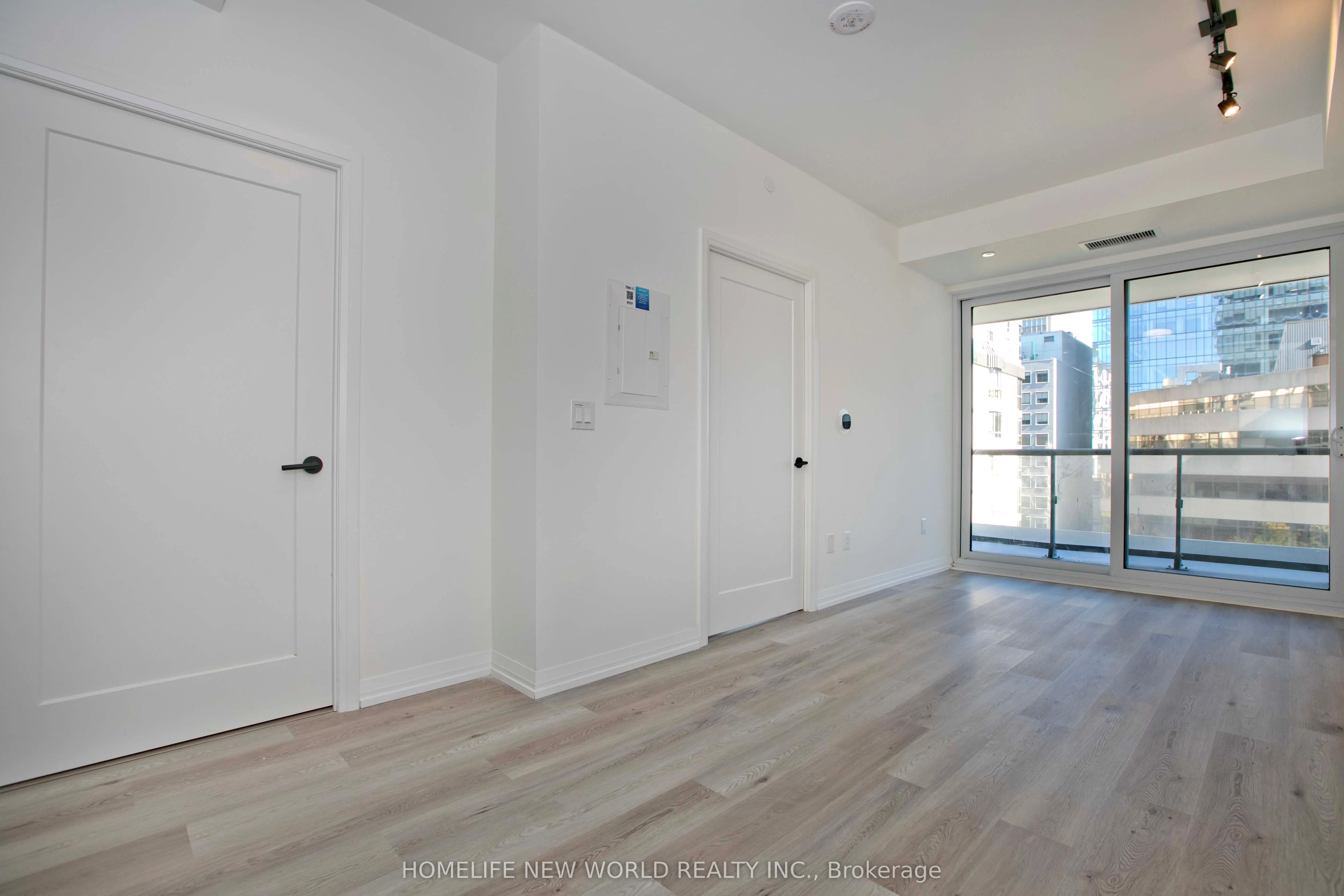 280 Dundas Street W #603