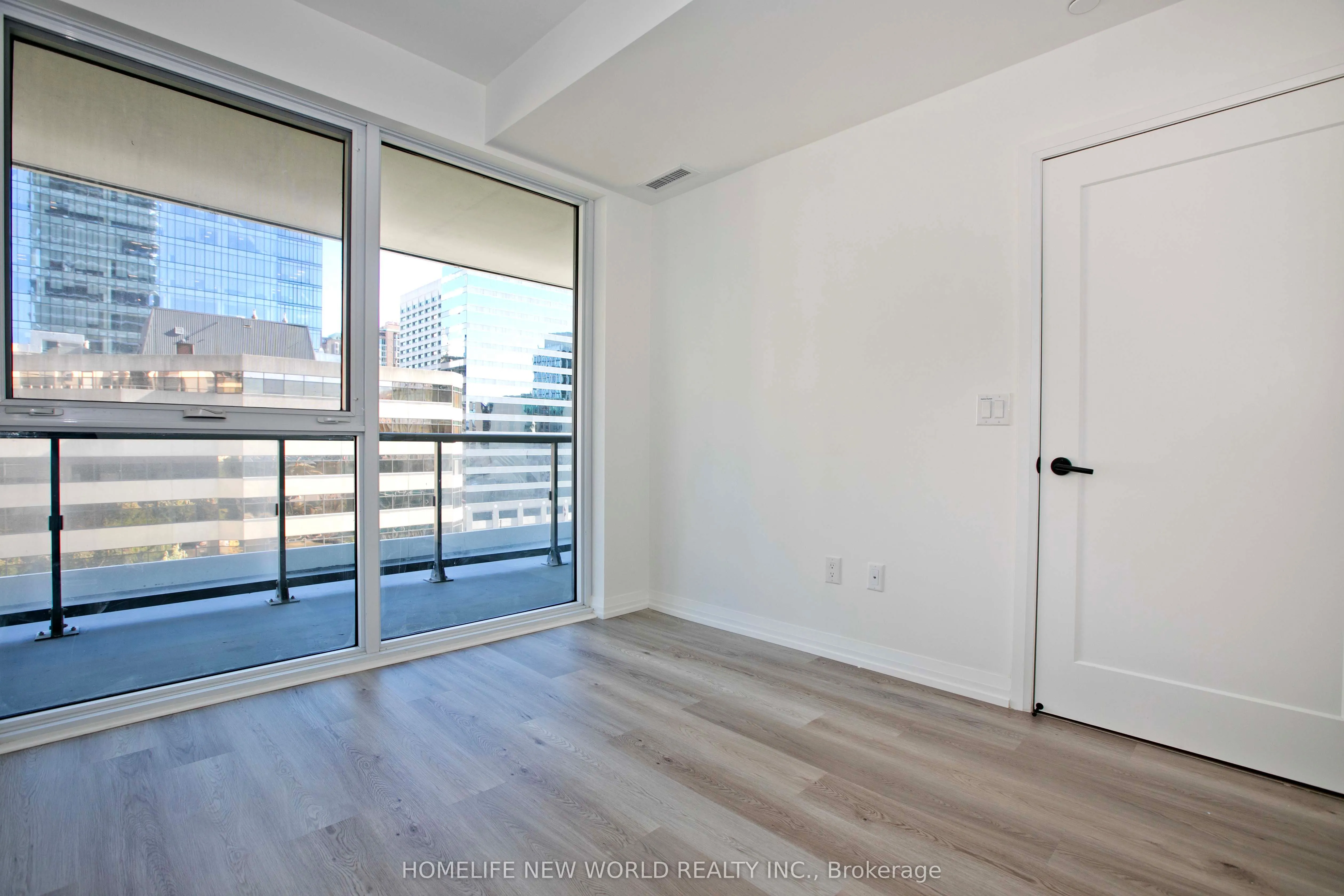 280 Dundas Street W #603