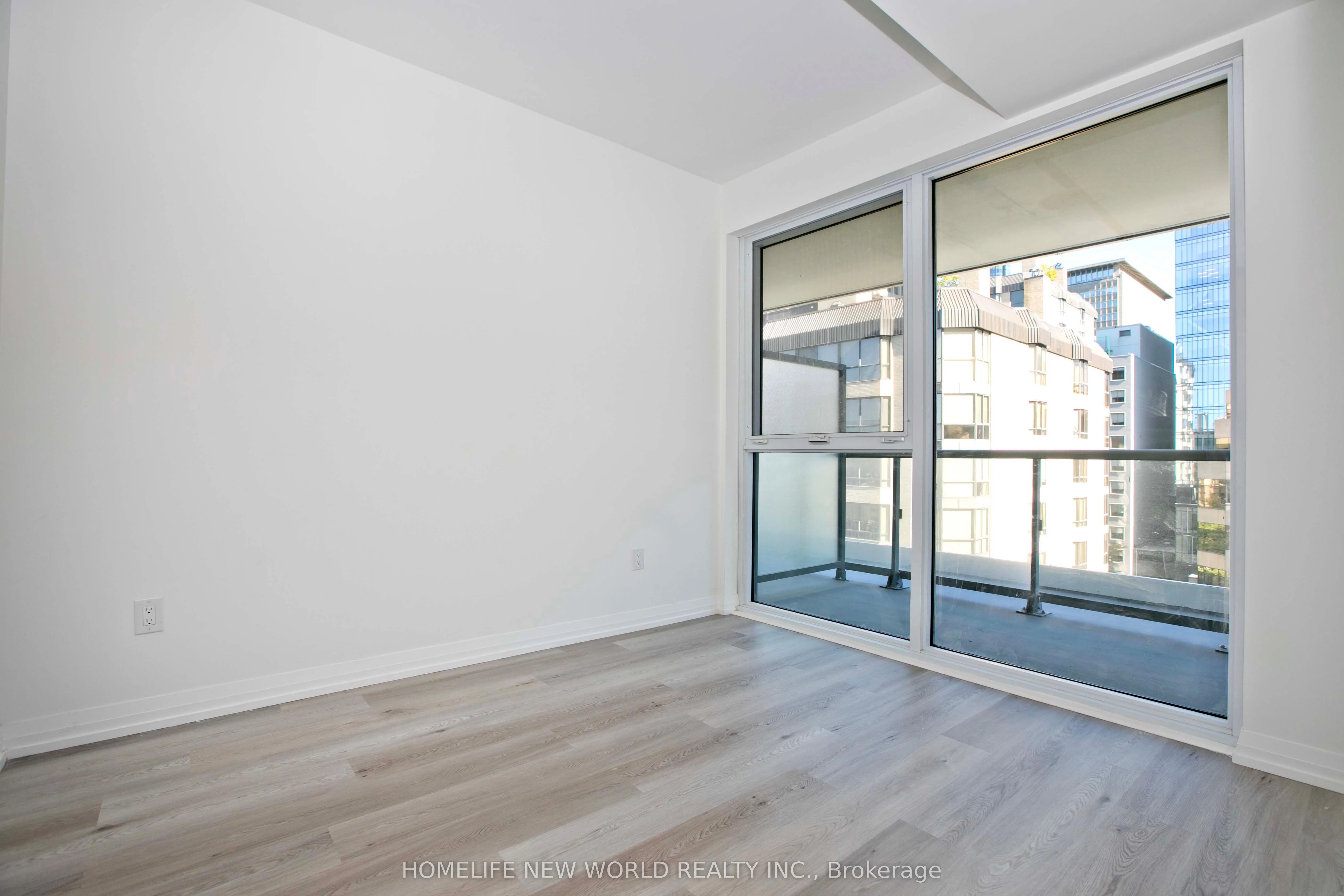 280 Dundas Street W #603