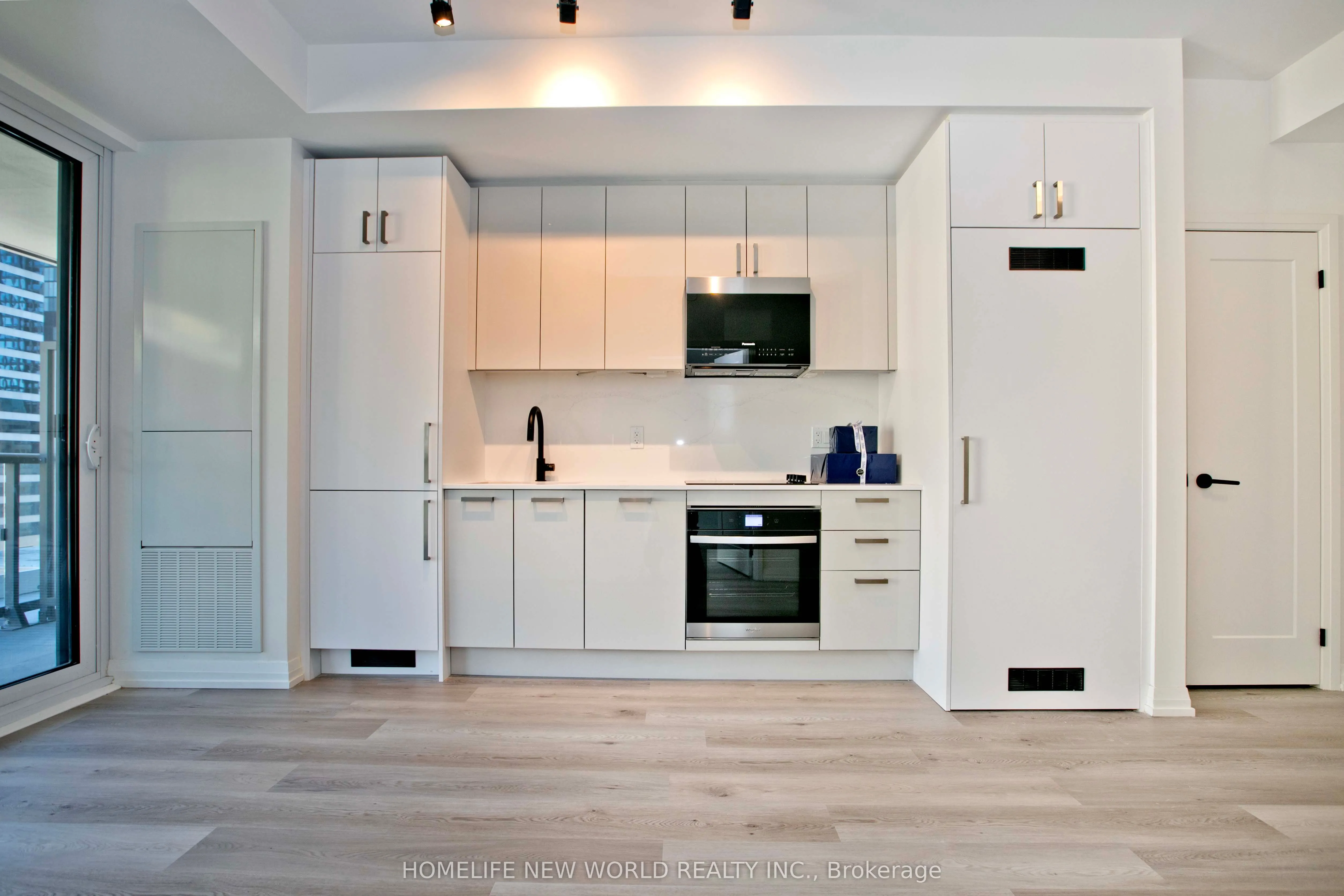 280 Dundas Street W #603