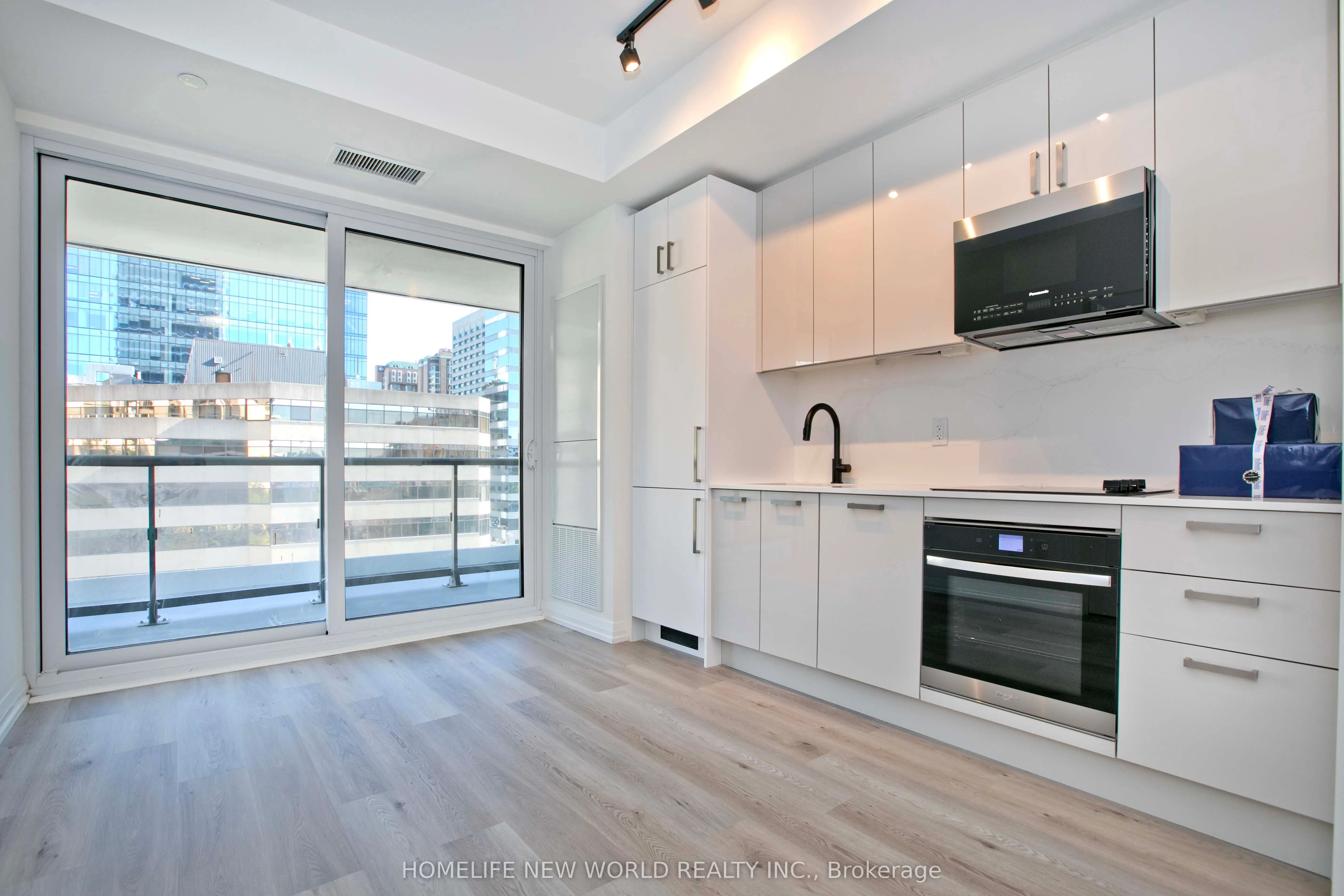 280 Dundas Street W #603
