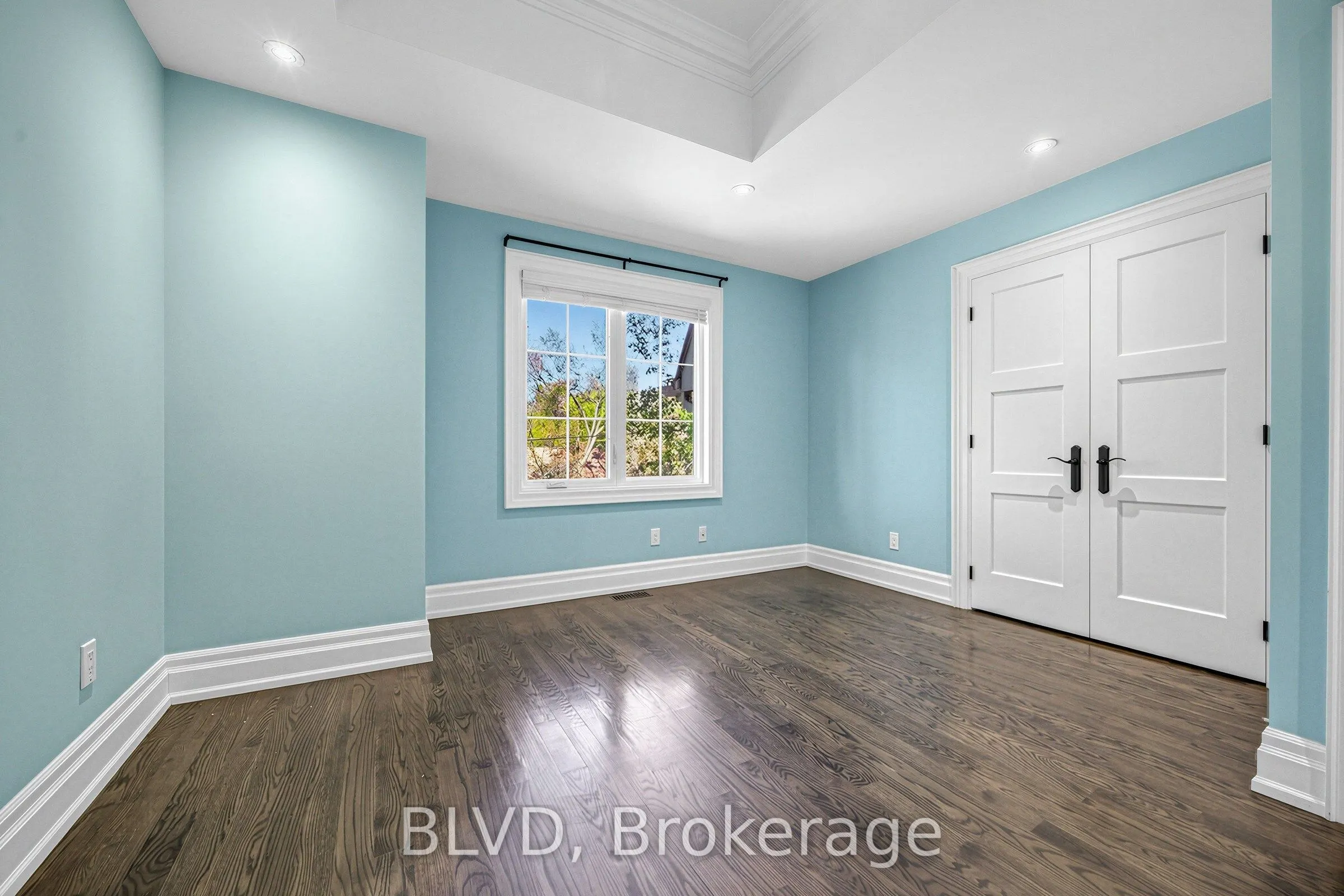 233 Poyntz Avenue