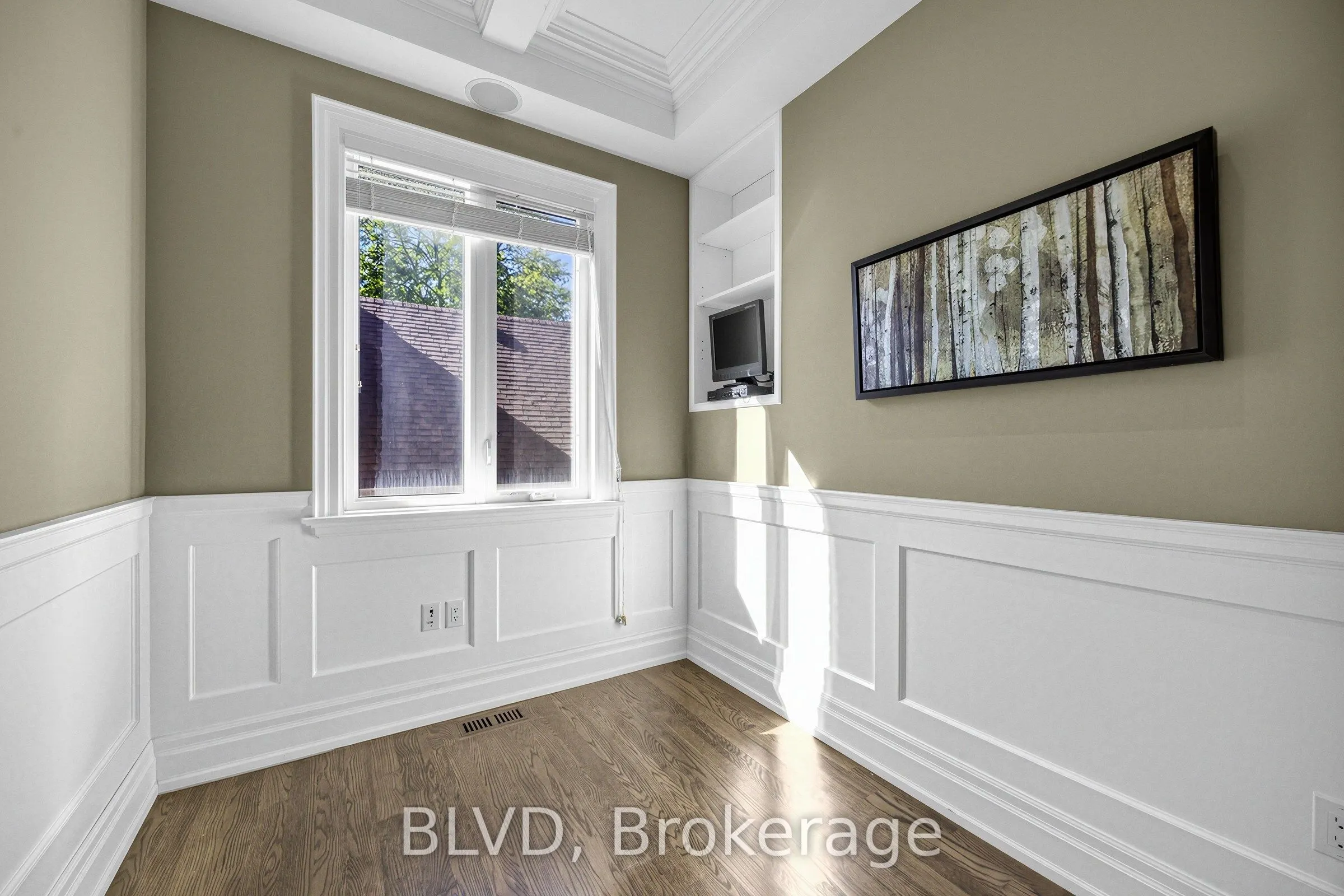 233 Poyntz Avenue