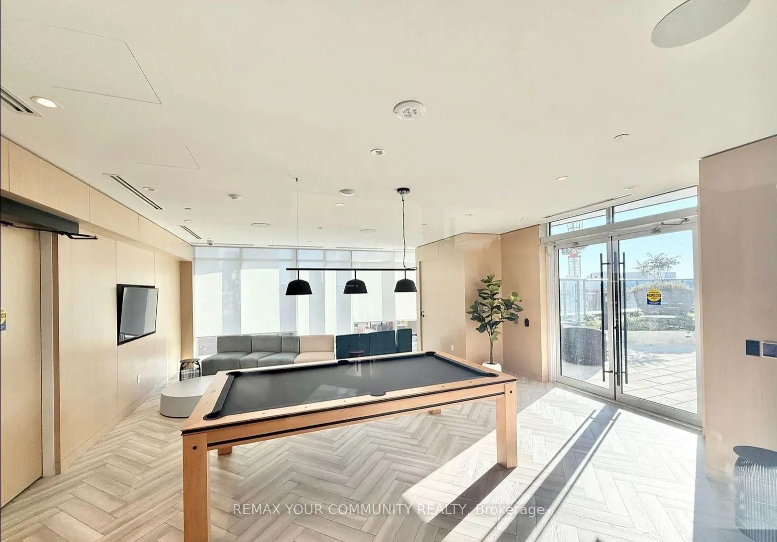 280 Dundas Street E #2113