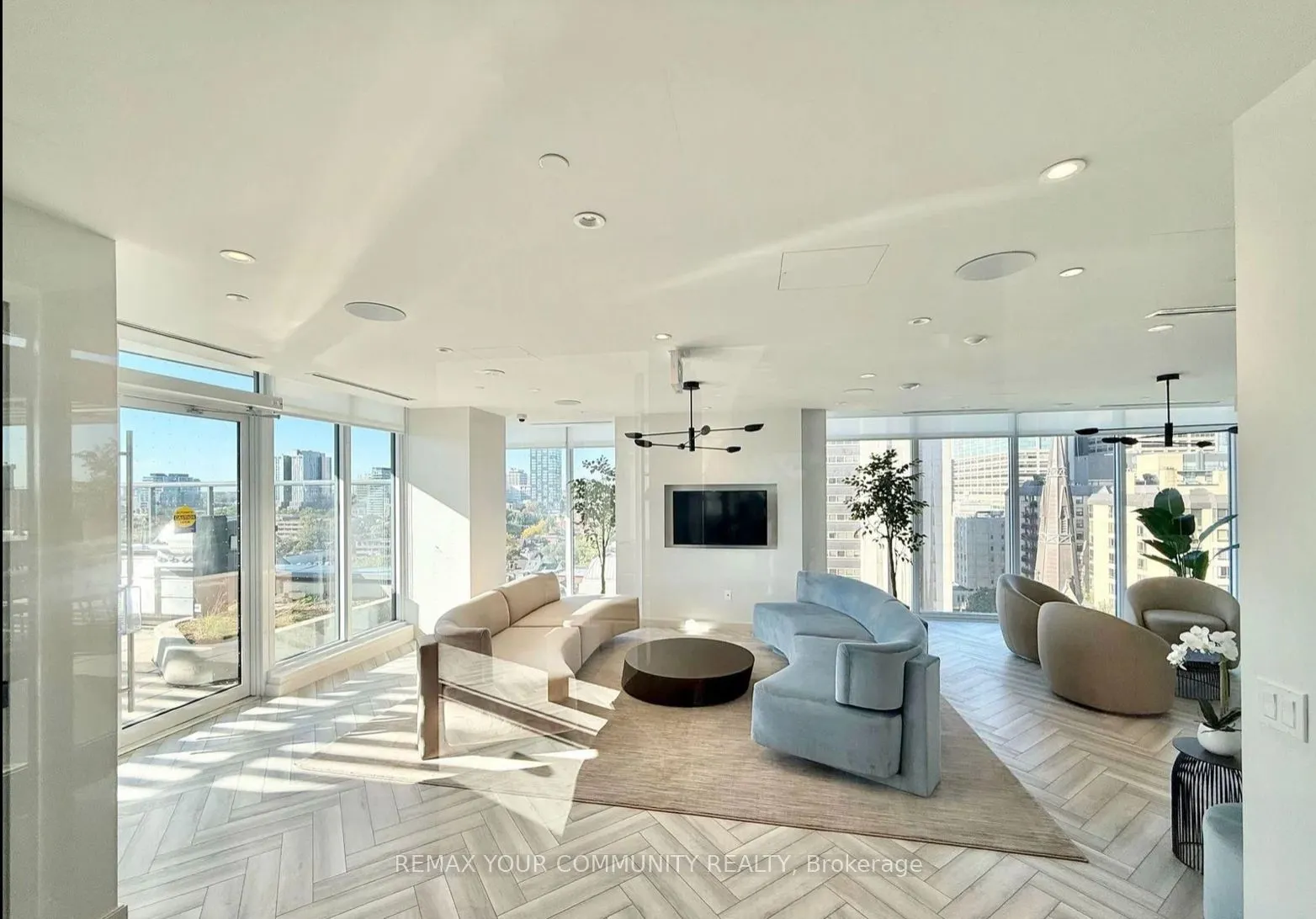 280 Dundas Street E #2113