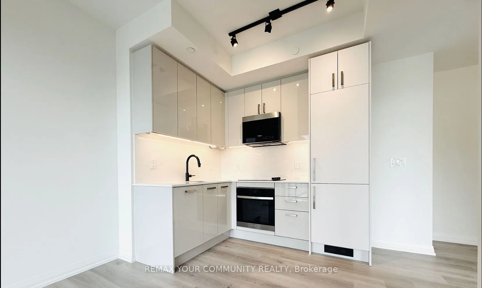 280 Dundas Street E #2113