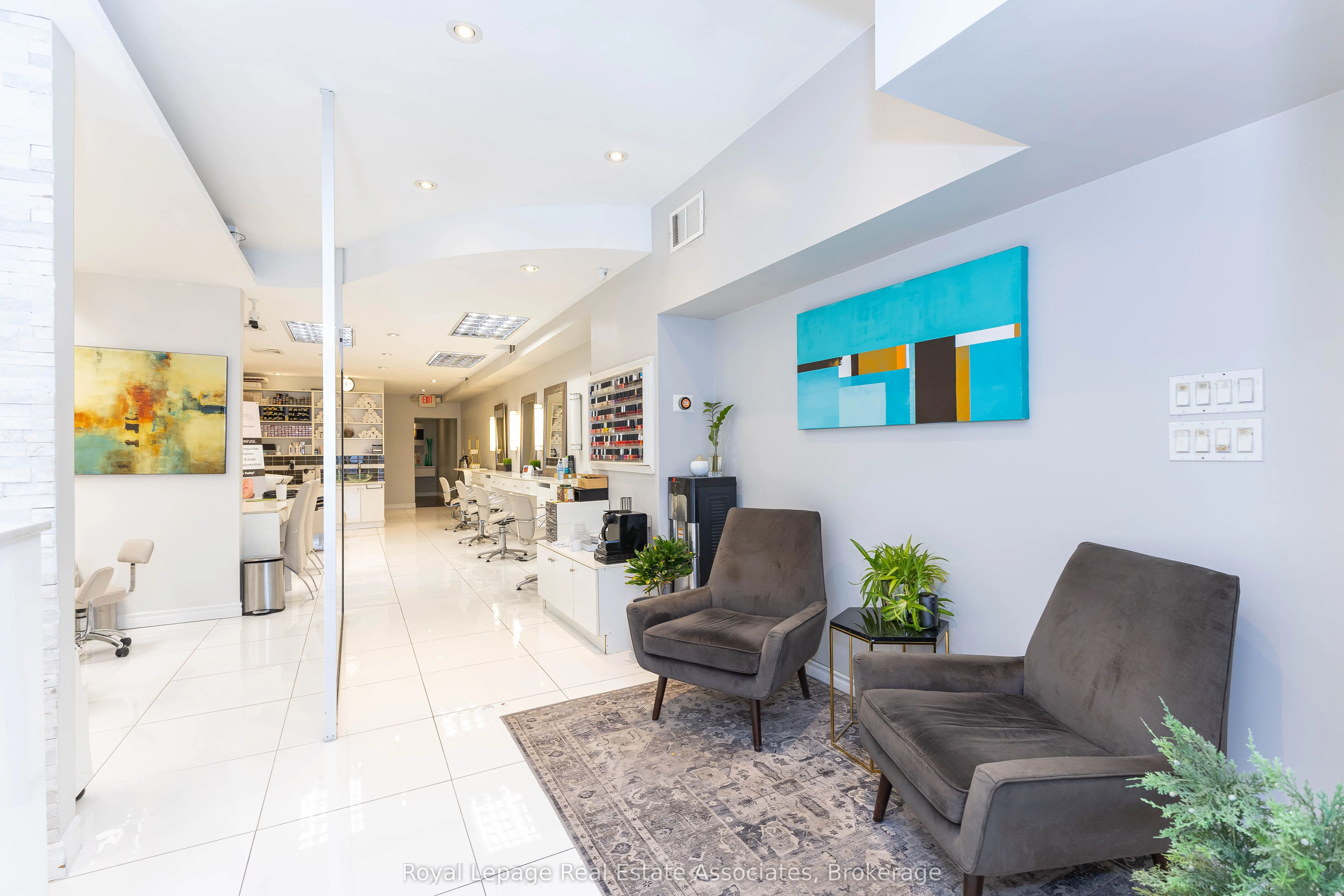 390 Bloor Street W