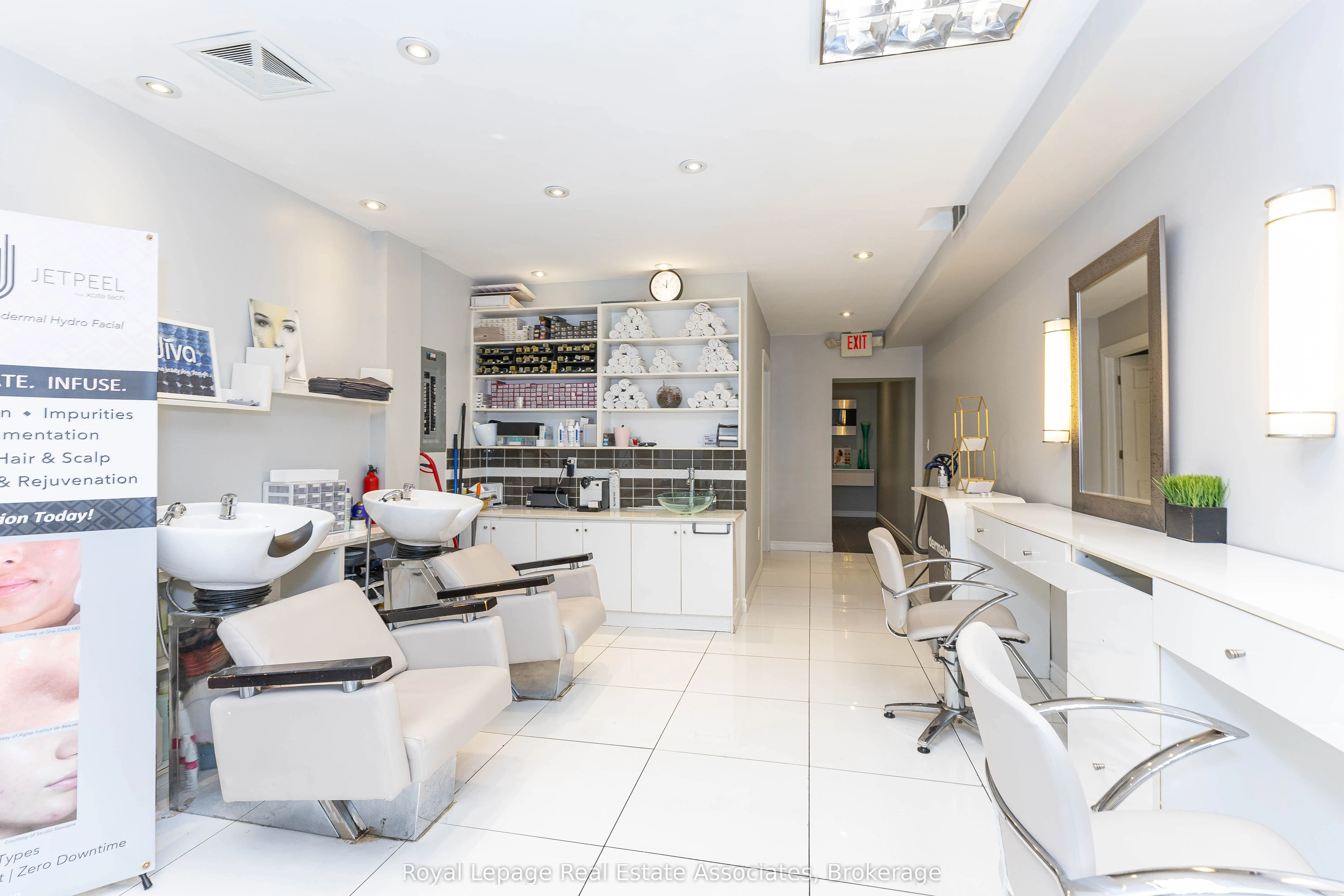 390 Bloor Street W