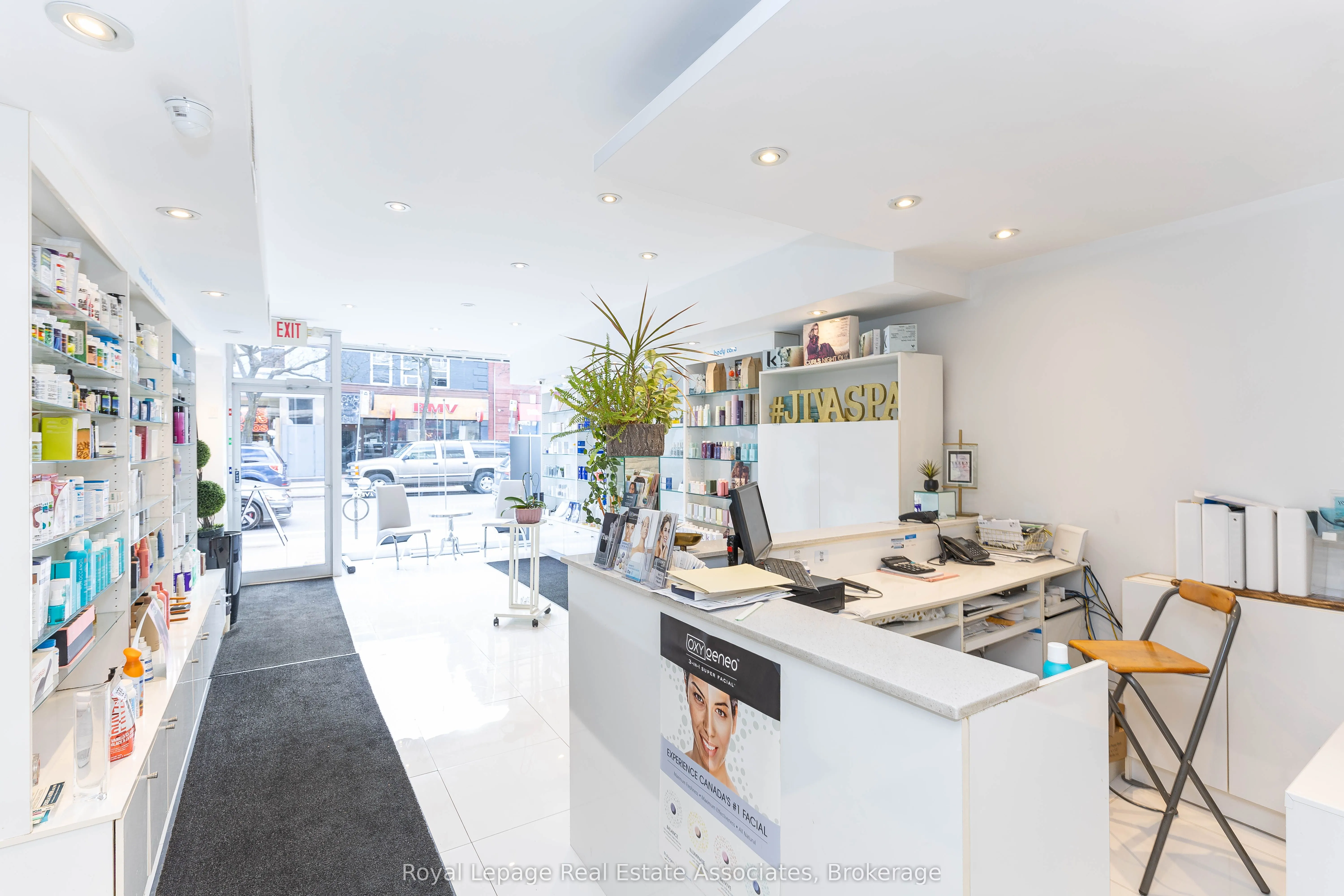 390 Bloor Street W
