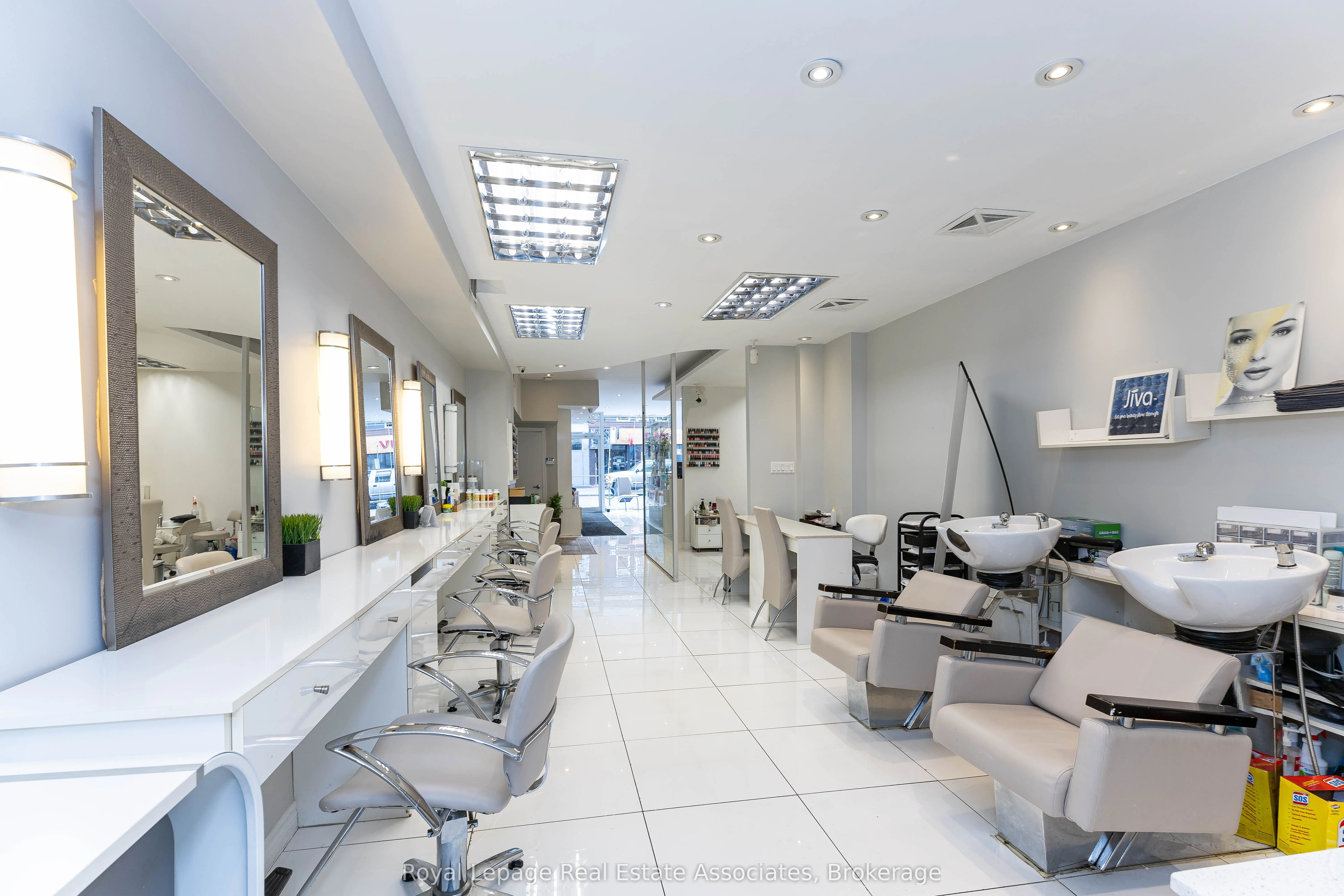 390 Bloor Street W