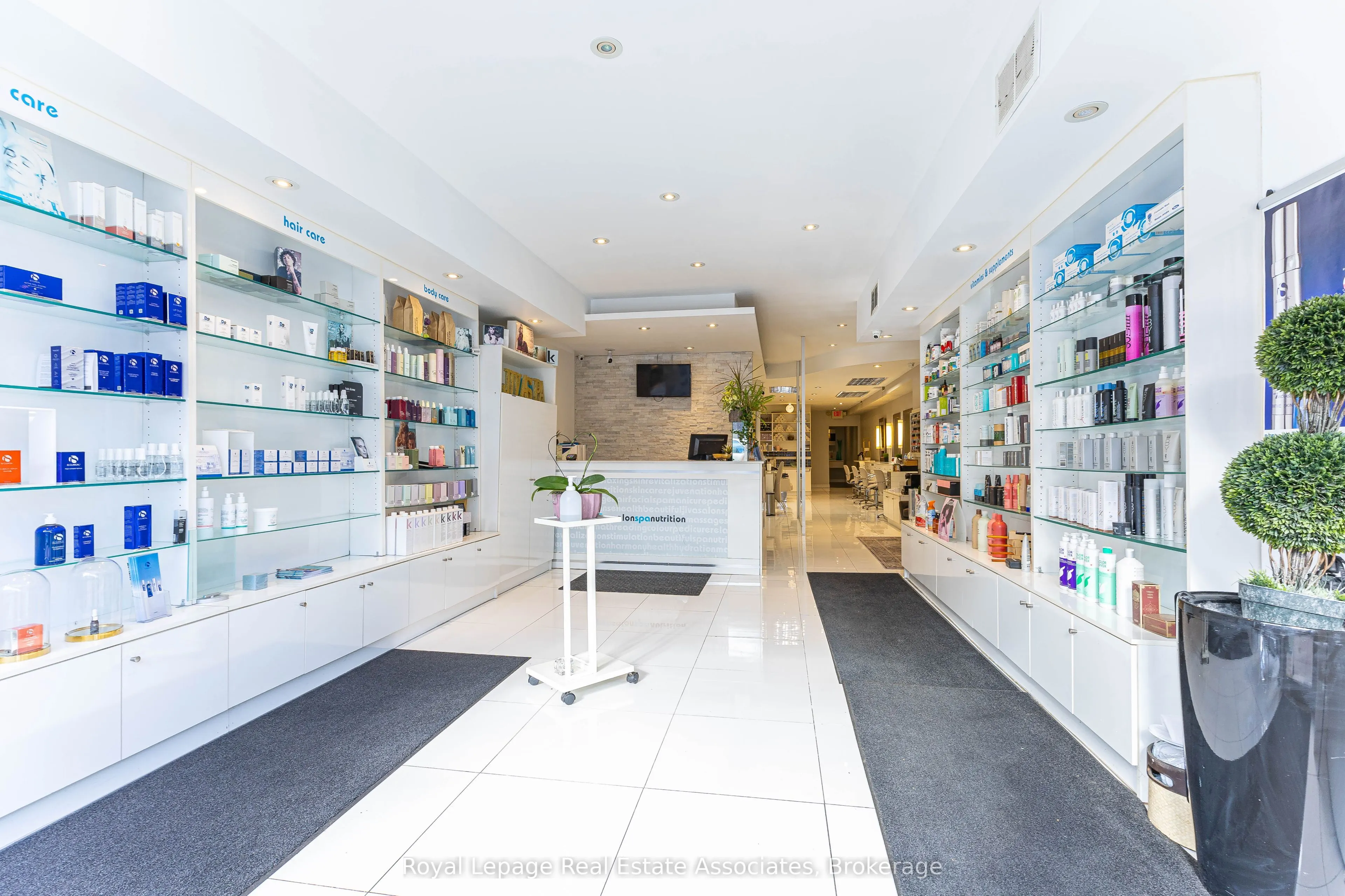 390 Bloor Street W