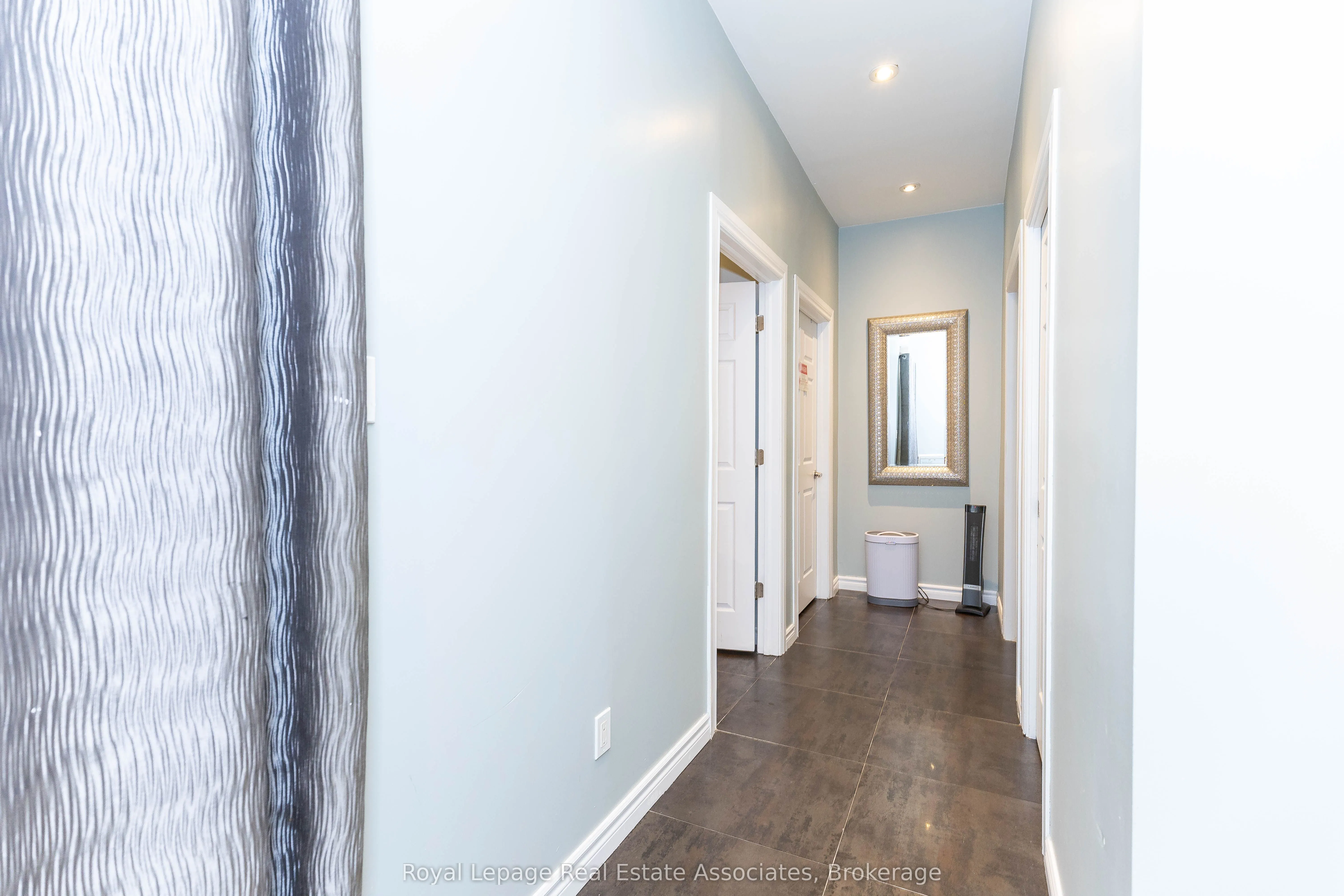 390 Bloor Street W