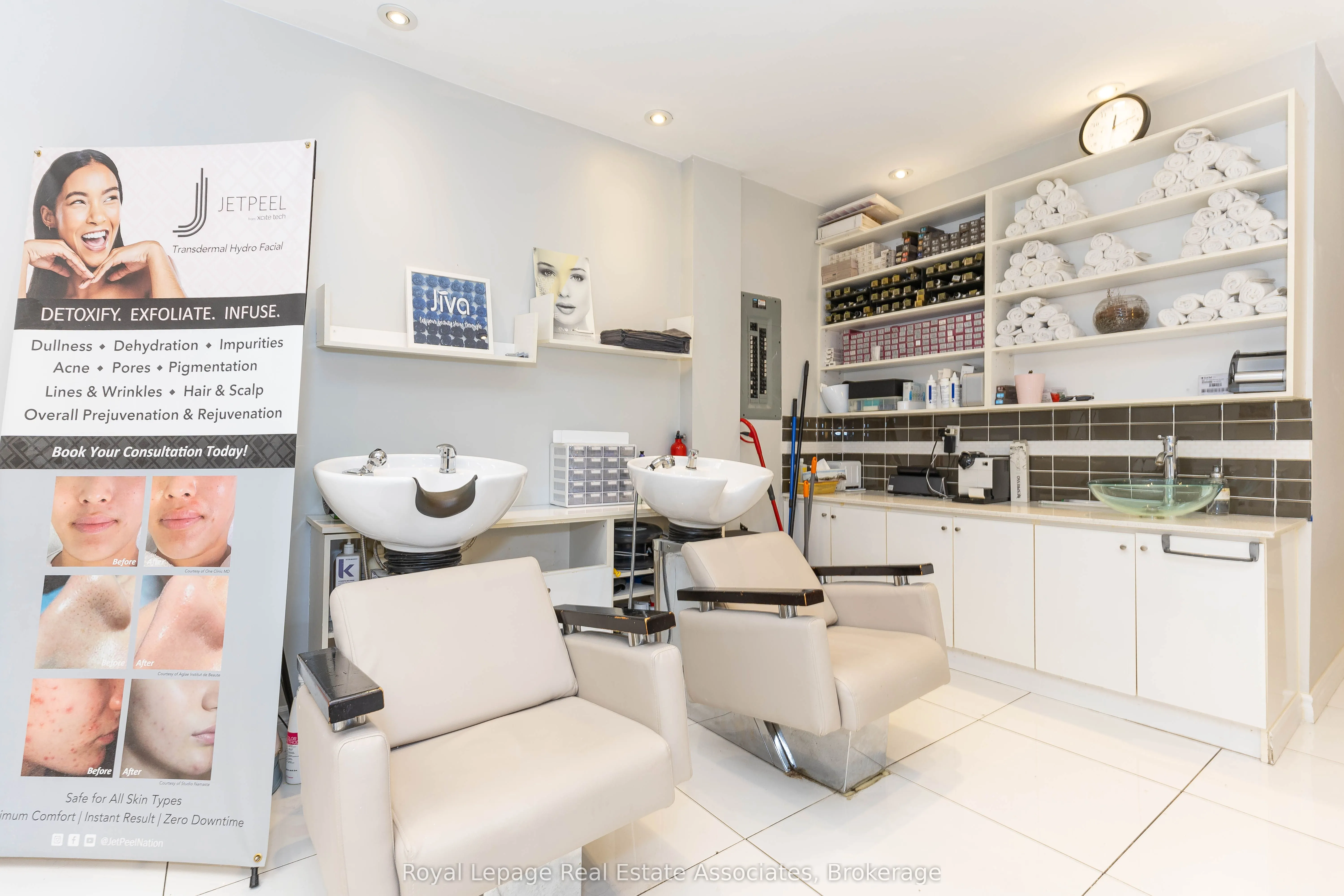 390 Bloor Street W
