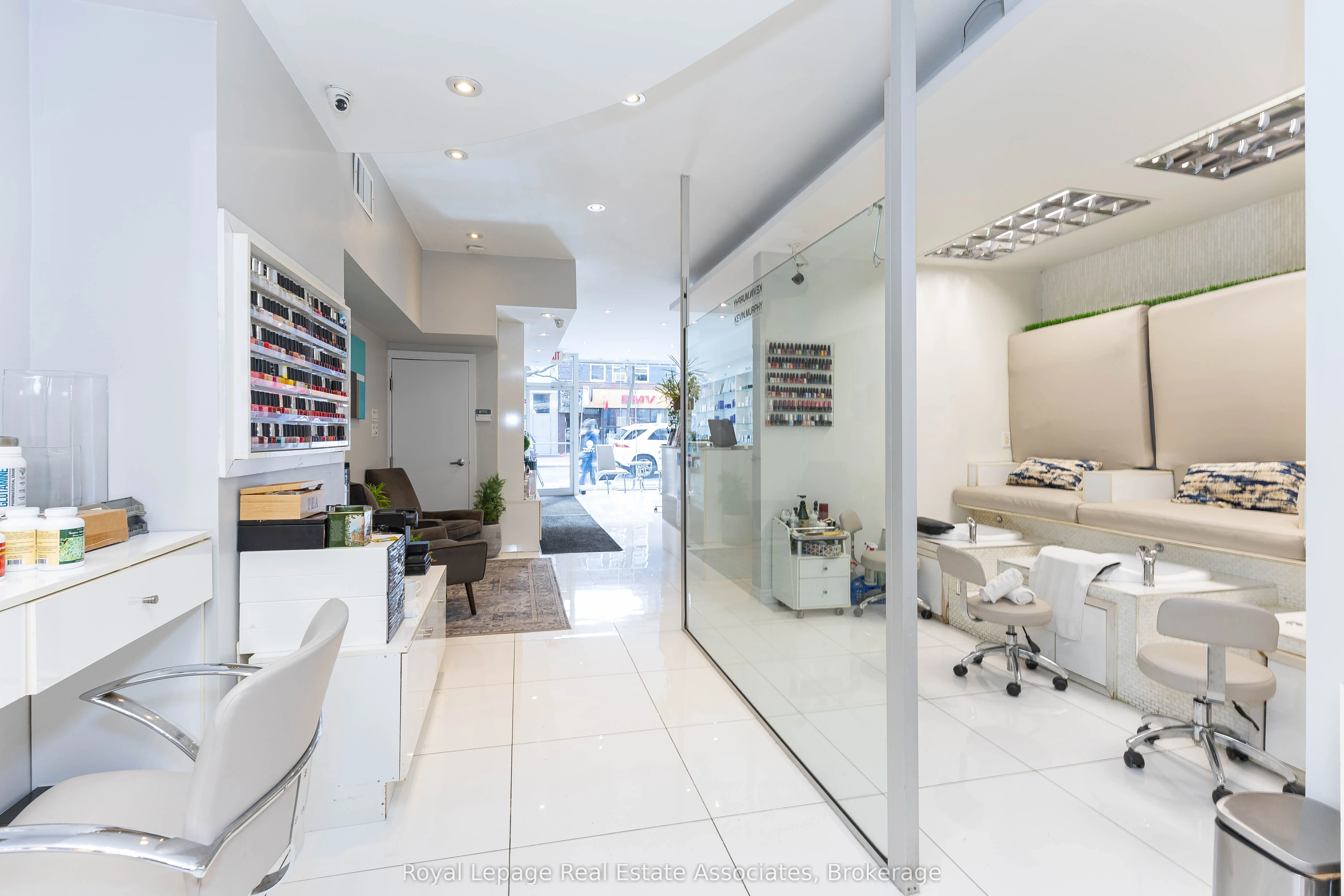 390 Bloor Street W
