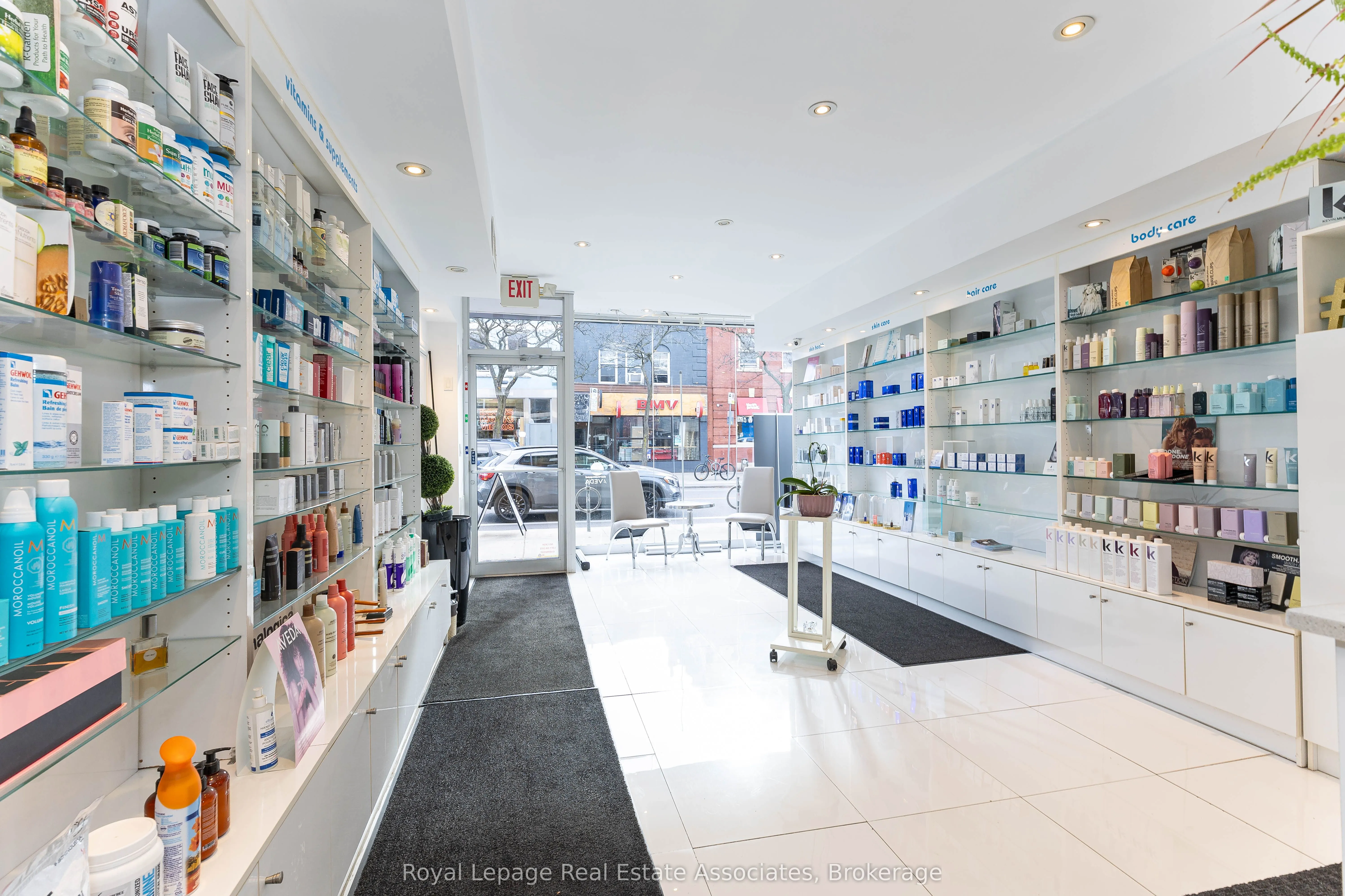 390 Bloor Street W