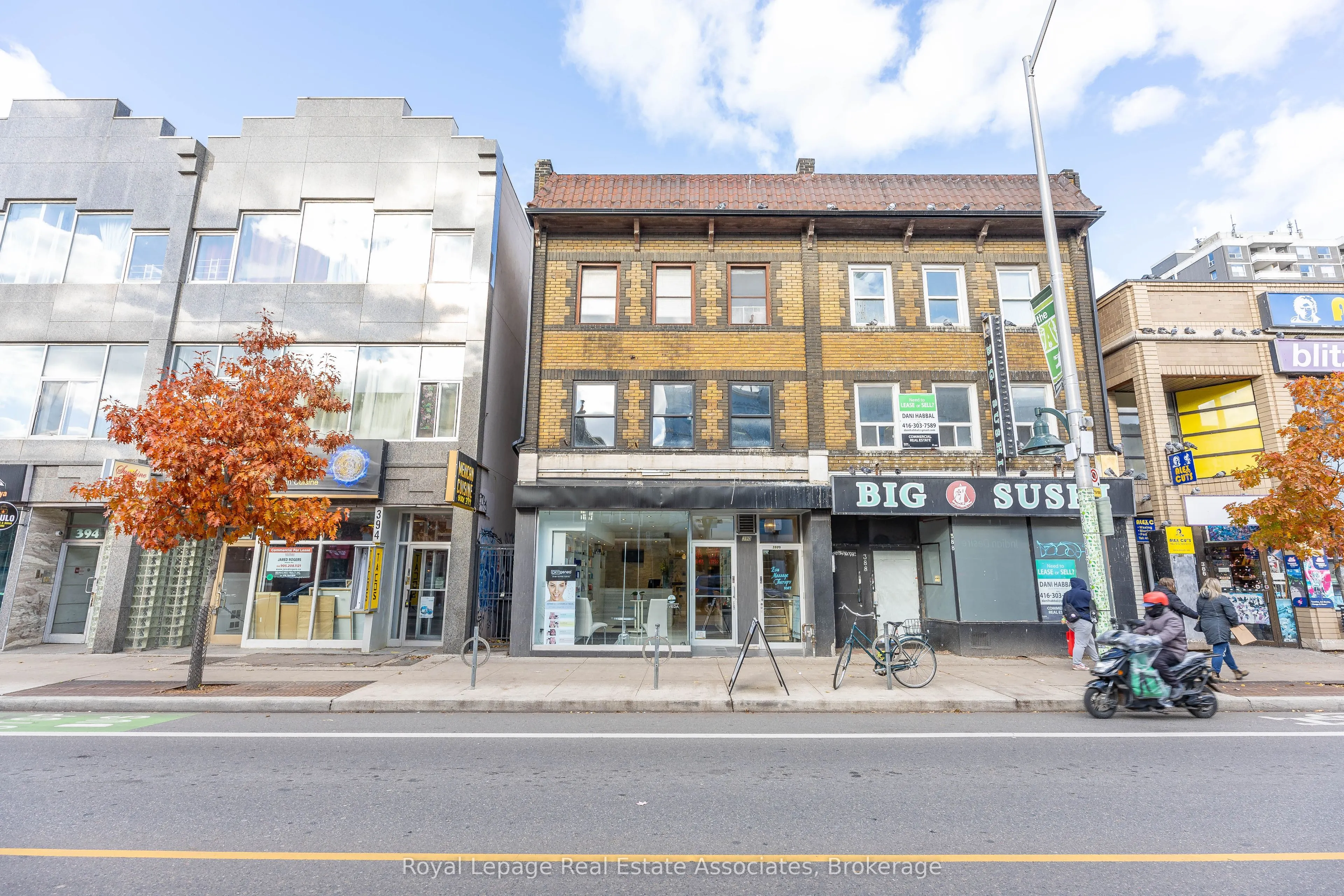 390 Bloor Street W