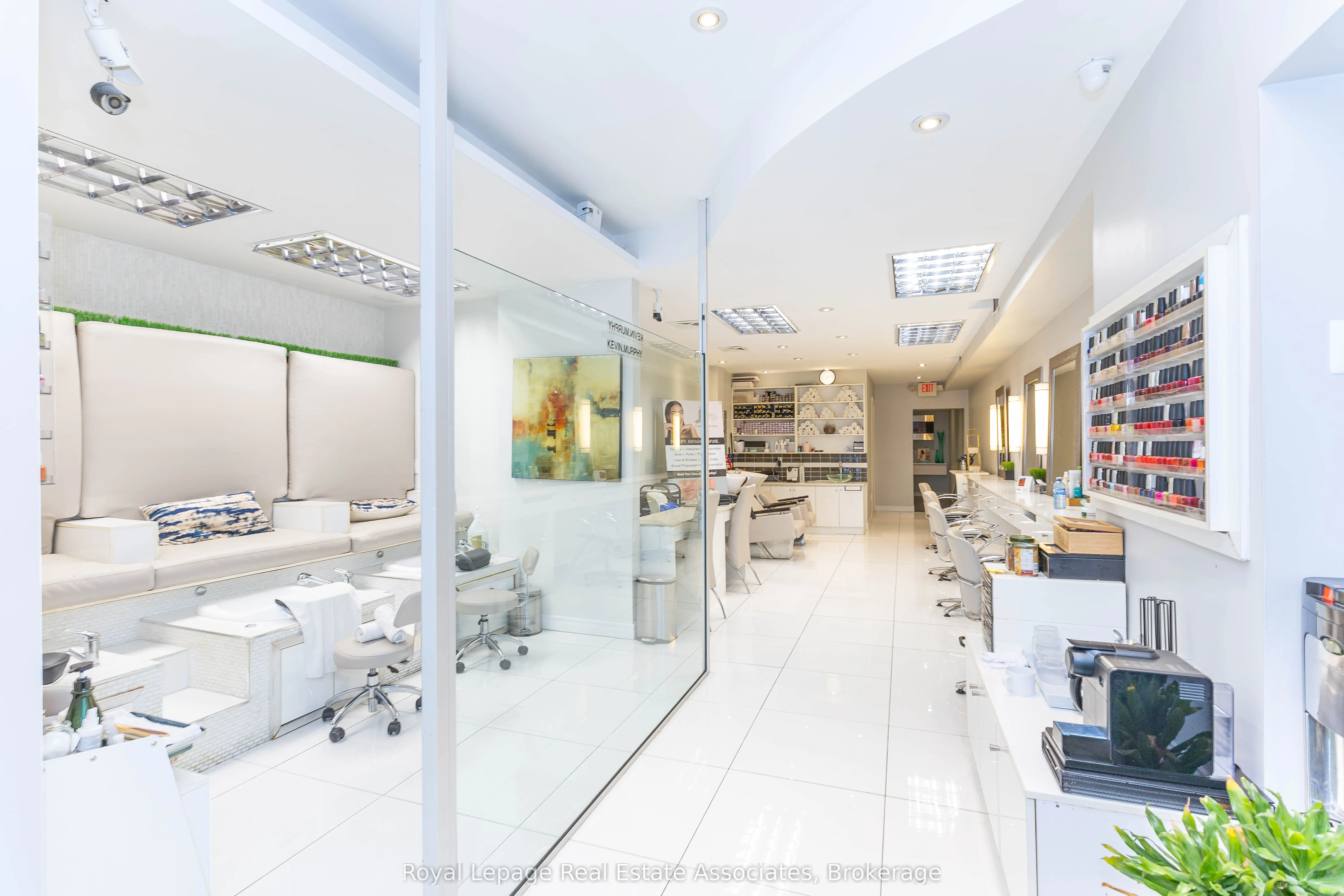 390 Bloor Street W