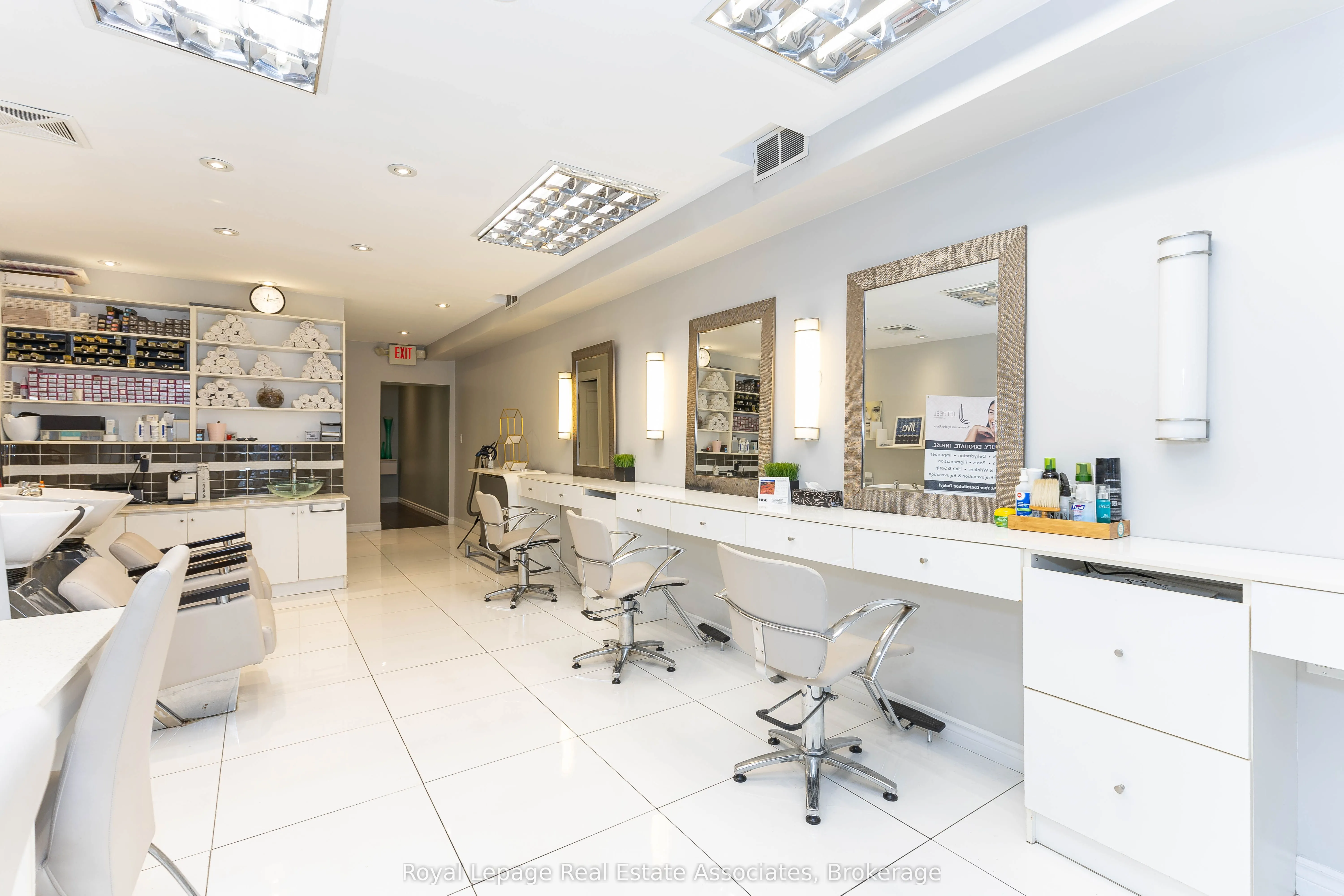 390 Bloor Street W