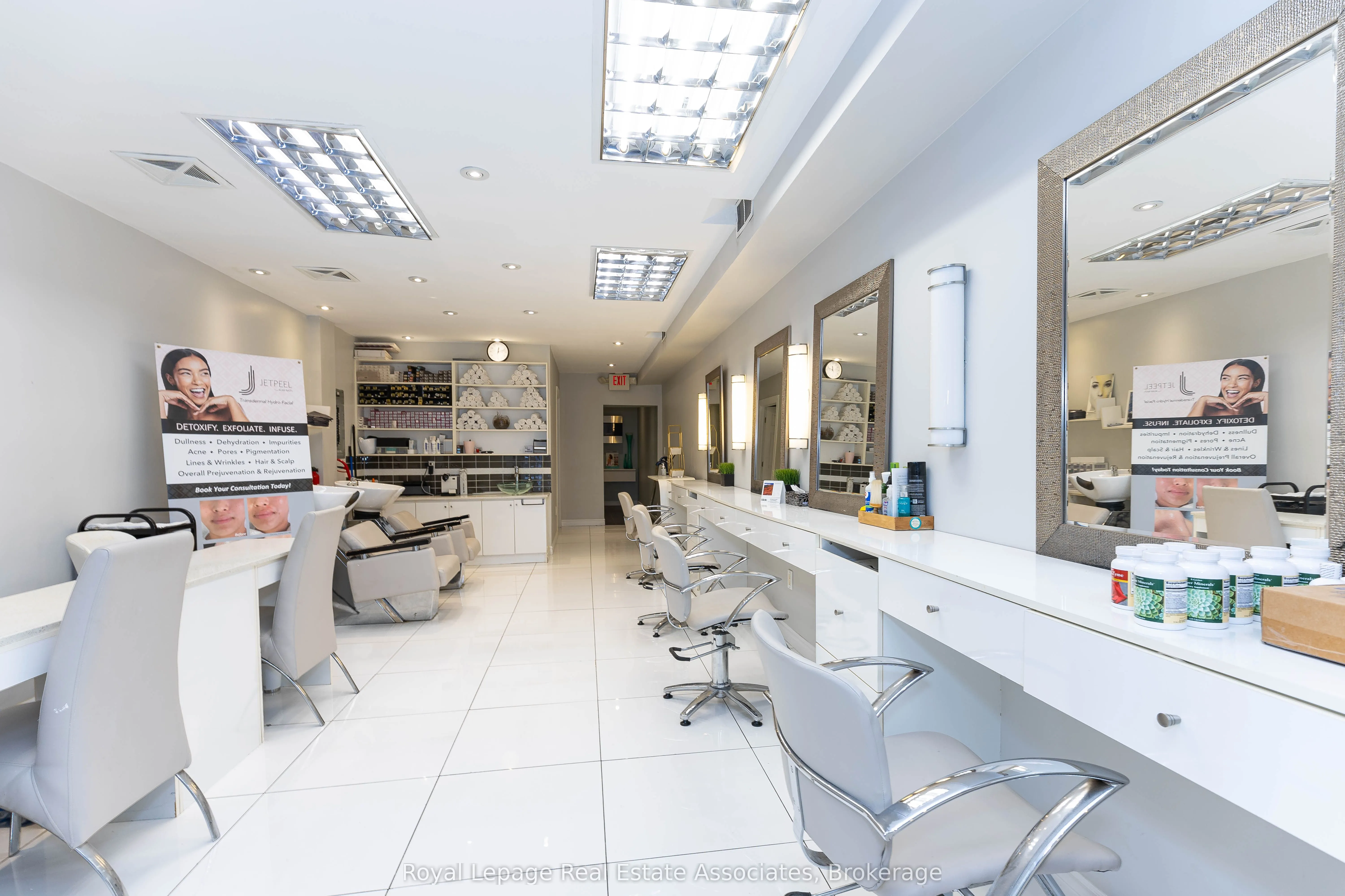 390 Bloor Street W