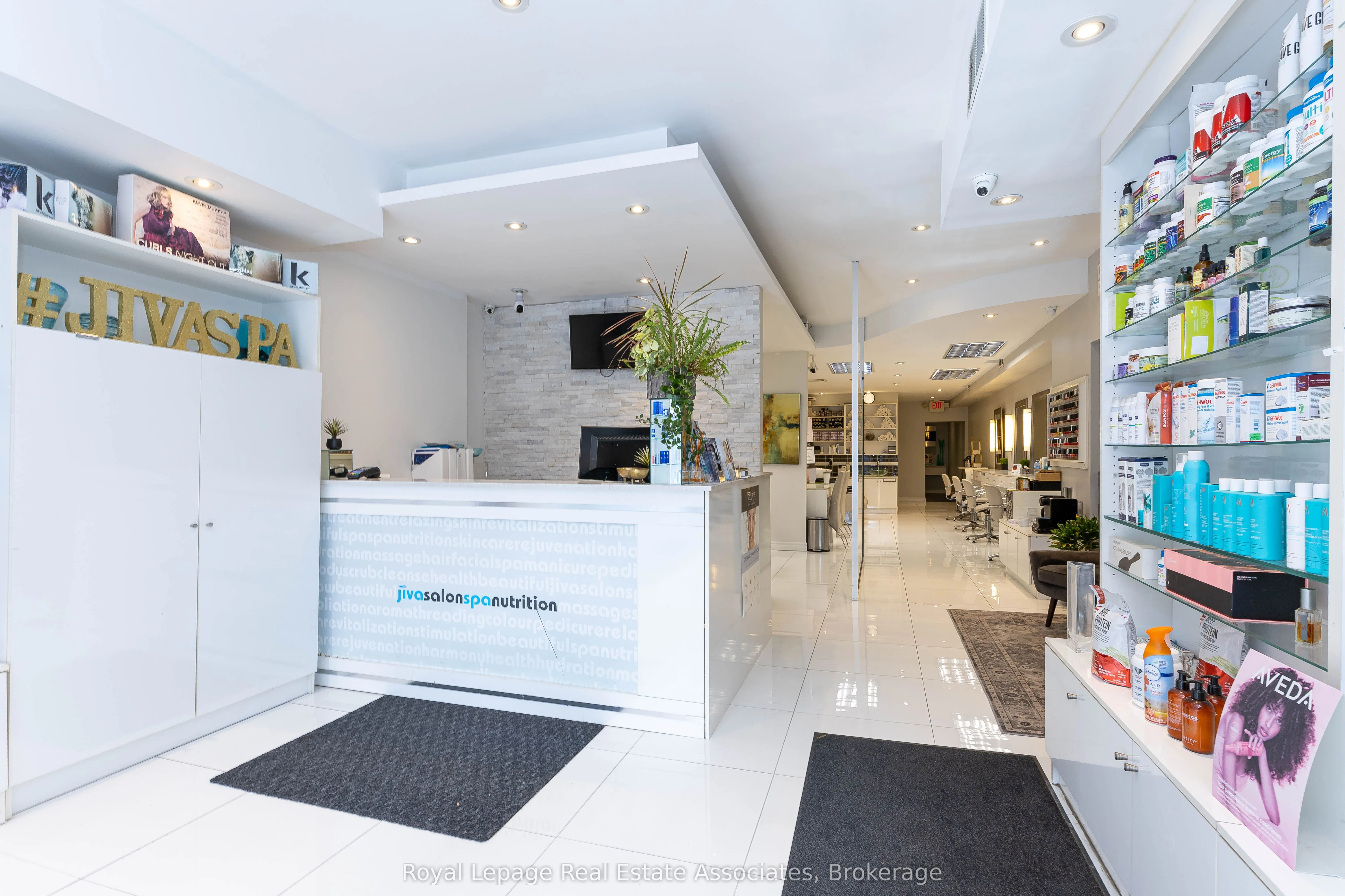 390 Bloor Street W