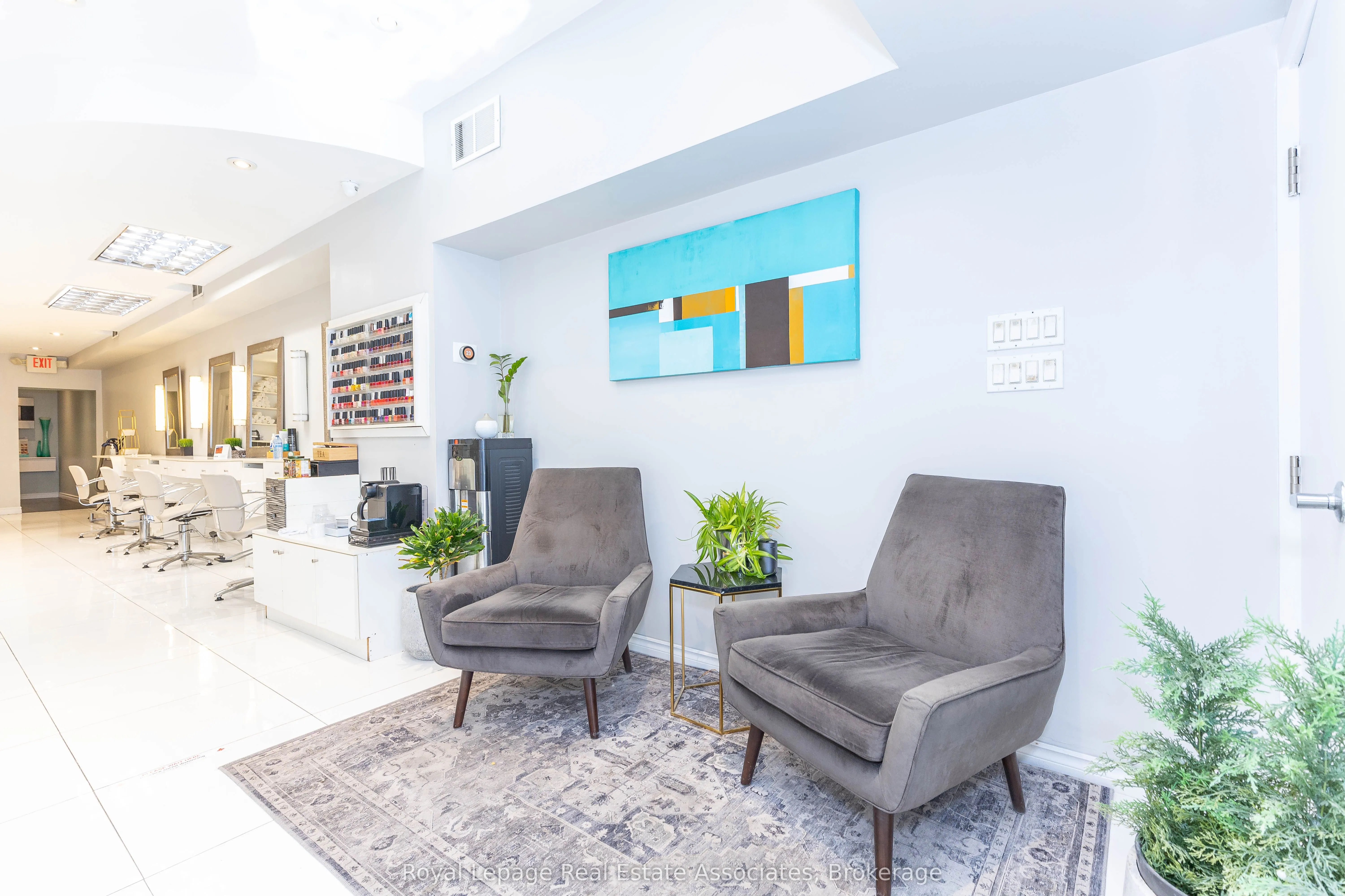390 Bloor Street W