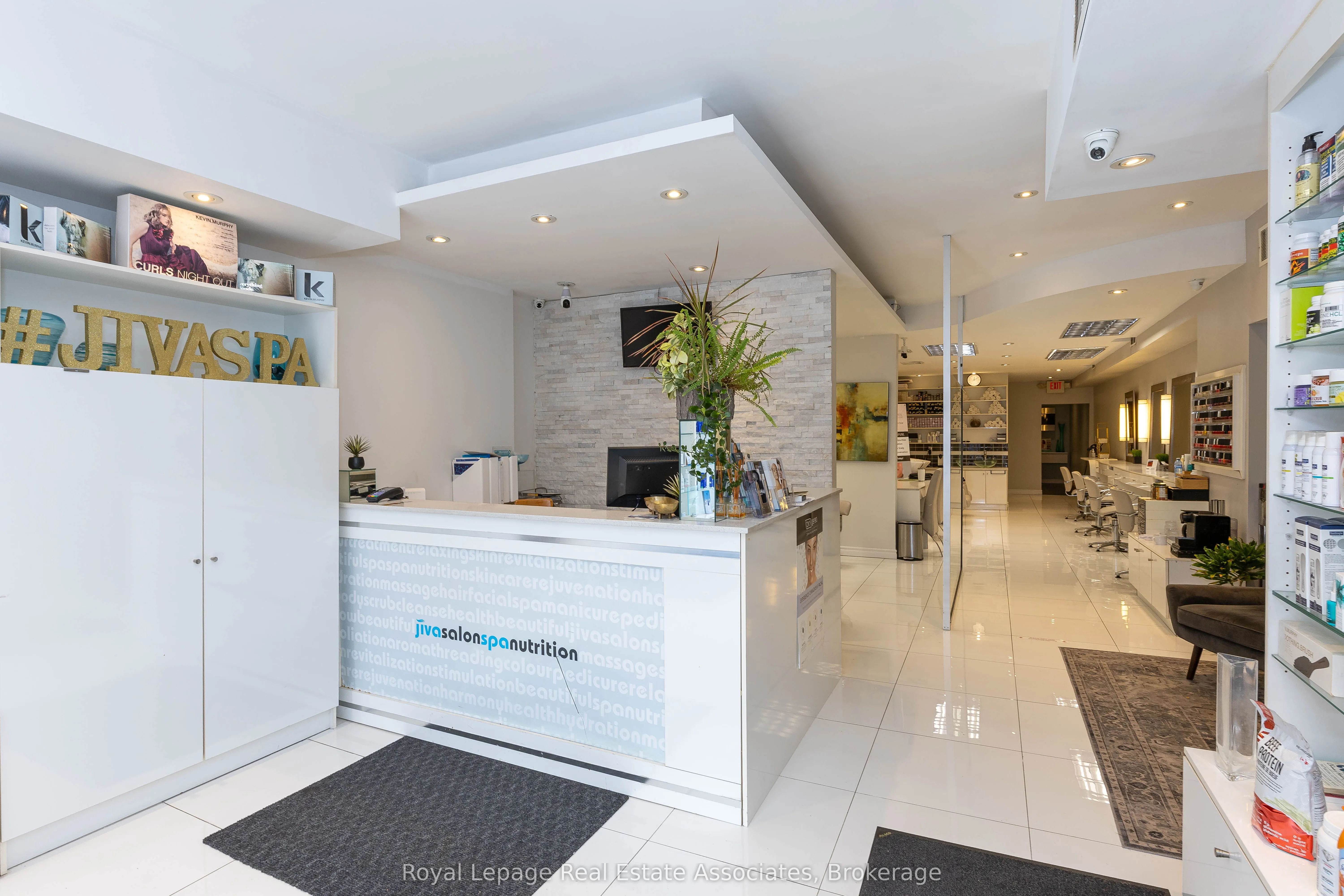 390 Bloor Street W