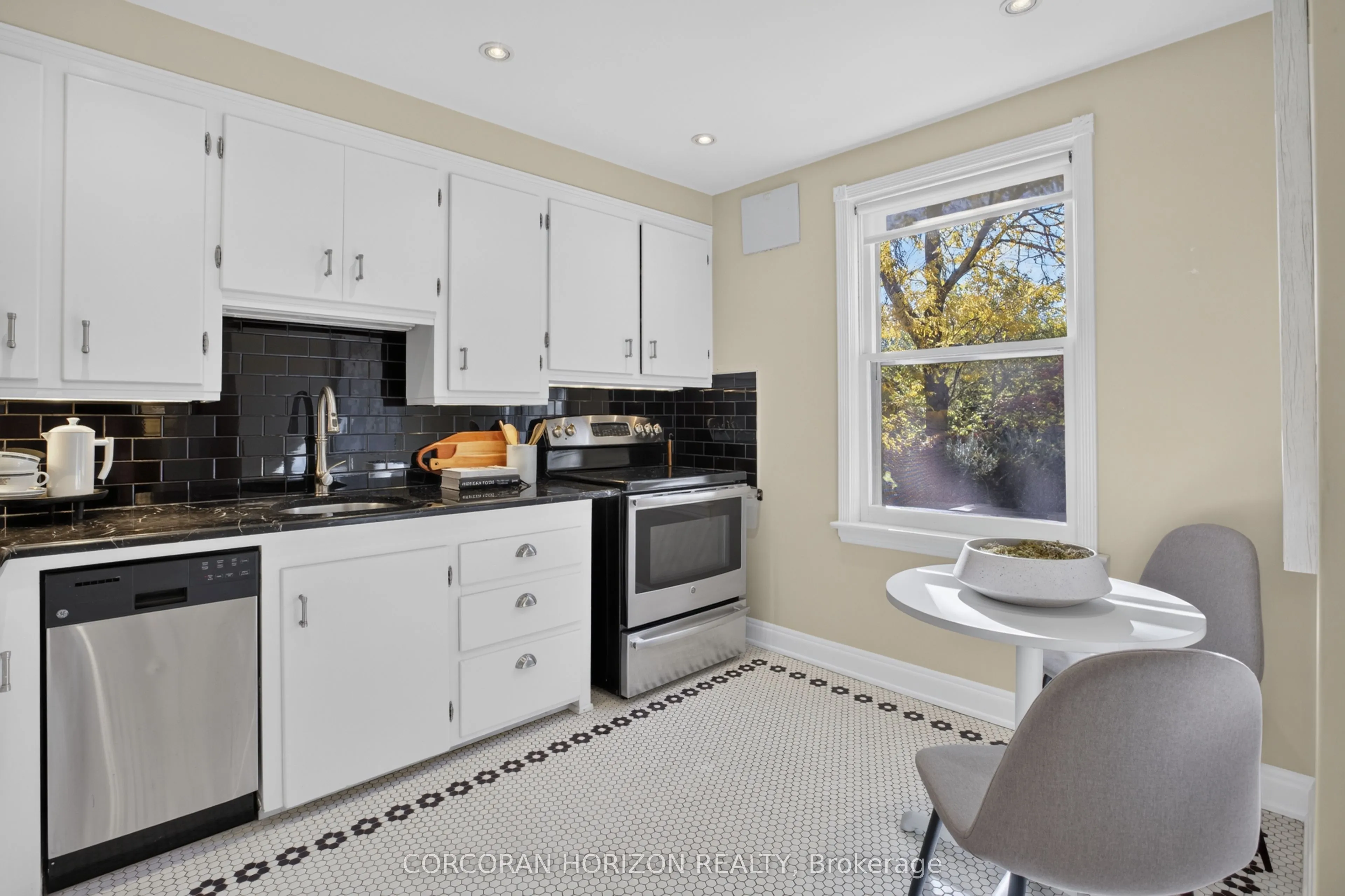 27 Armour Boulevard