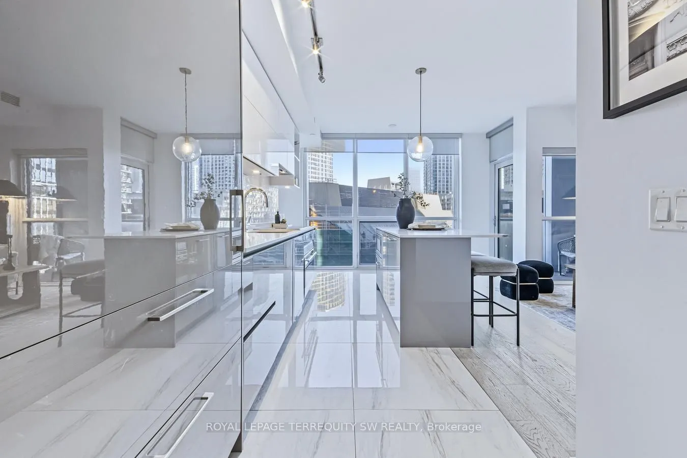 1 Yorkville Avenue #809