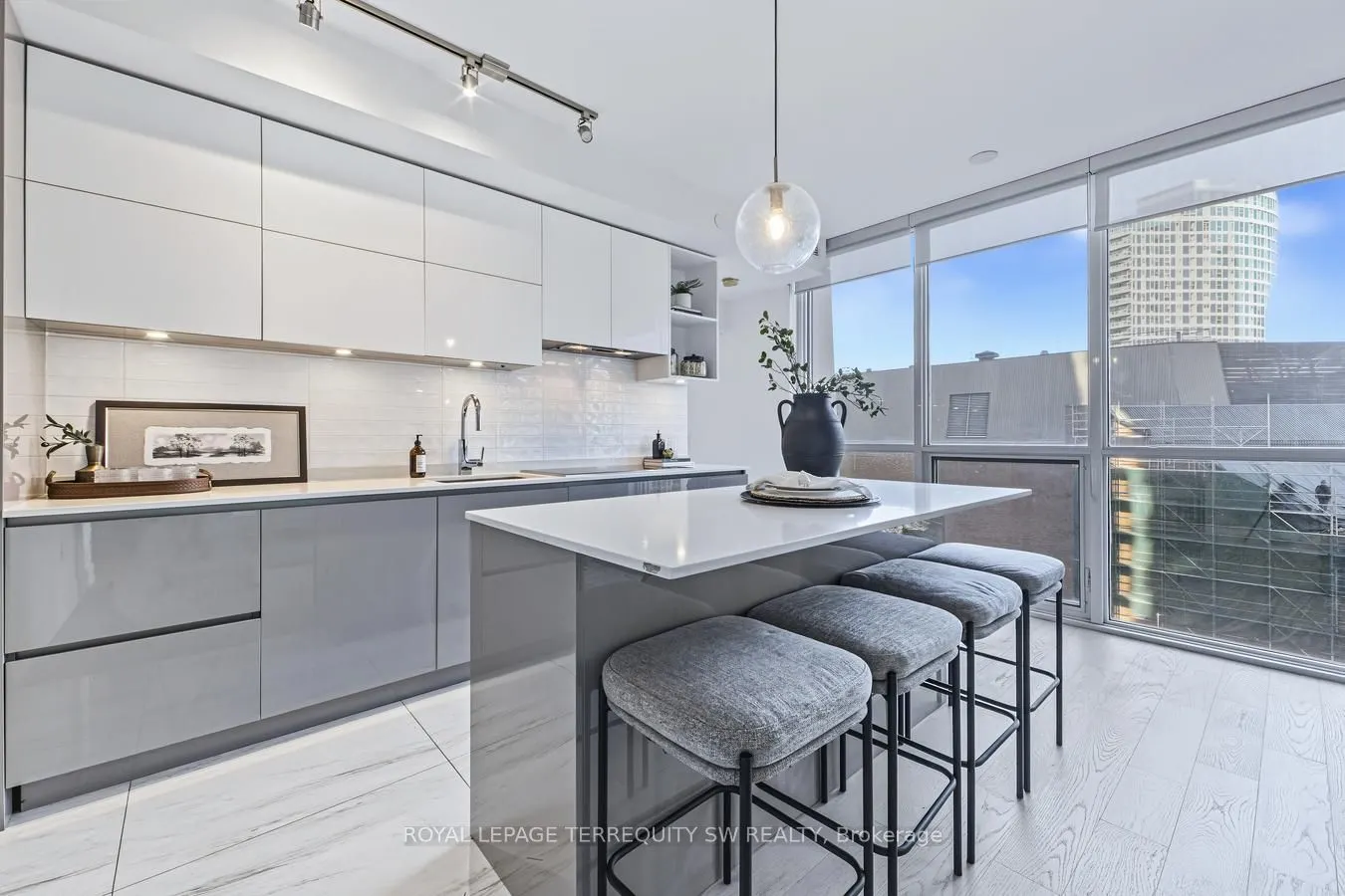 1 Yorkville Avenue #809