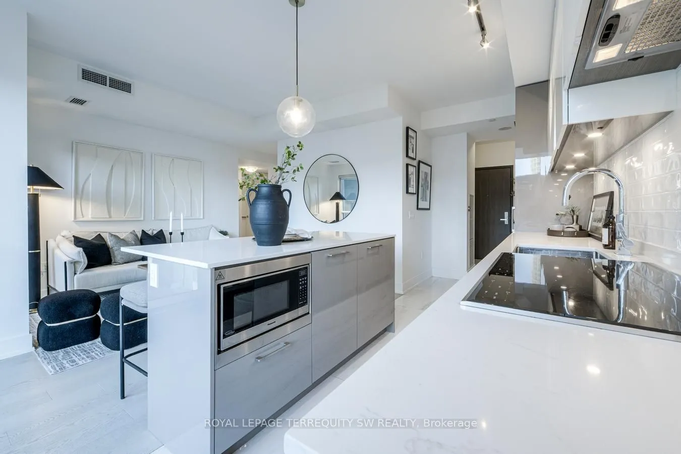 1 Yorkville Avenue #809
