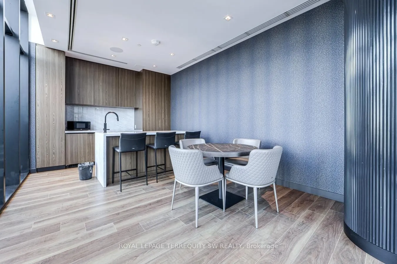 1 Yorkville Avenue #809