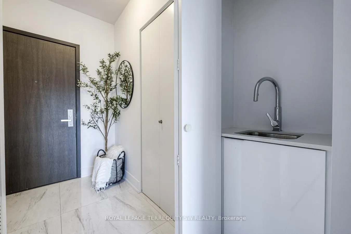 1 Yorkville Avenue #809