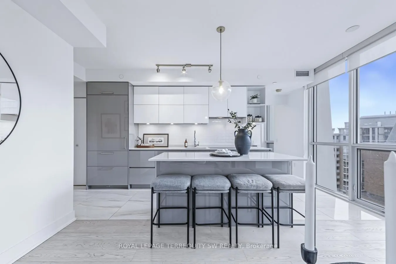 1 Yorkville Avenue #809