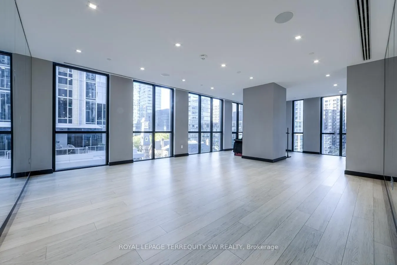 1 Yorkville Avenue #809