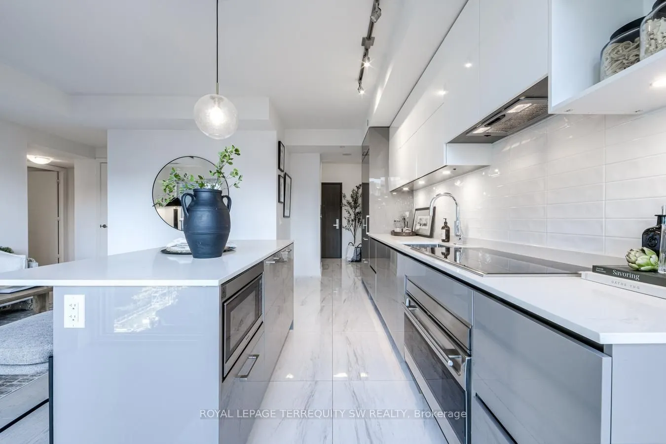1 Yorkville Avenue #809