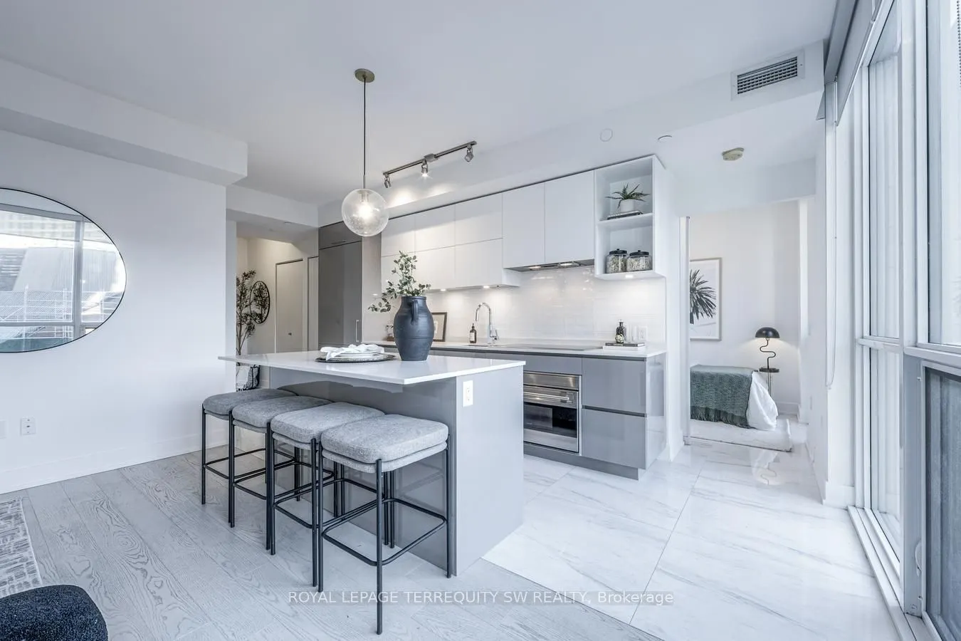 1 Yorkville Avenue #809