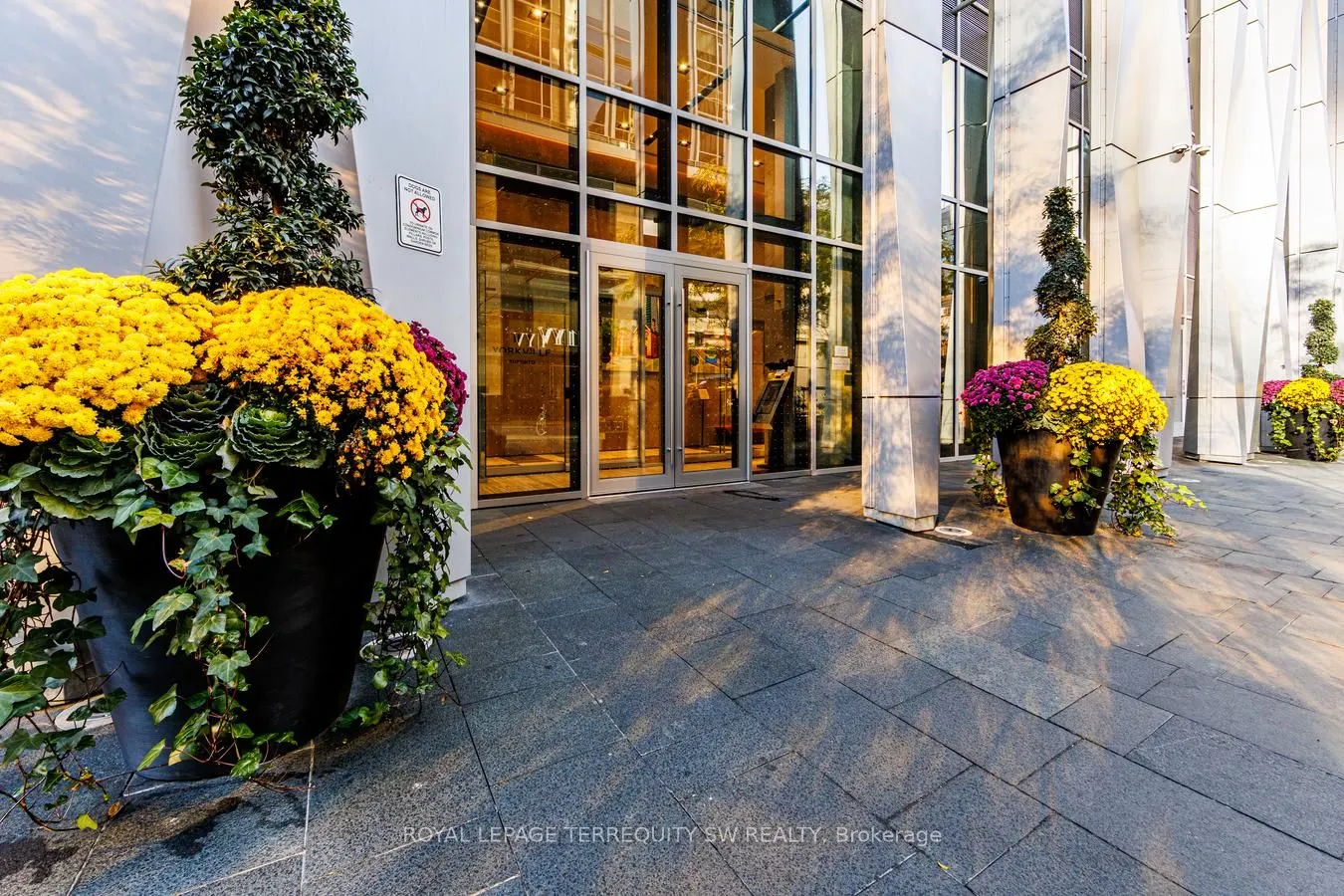 1 Yorkville Avenue #809