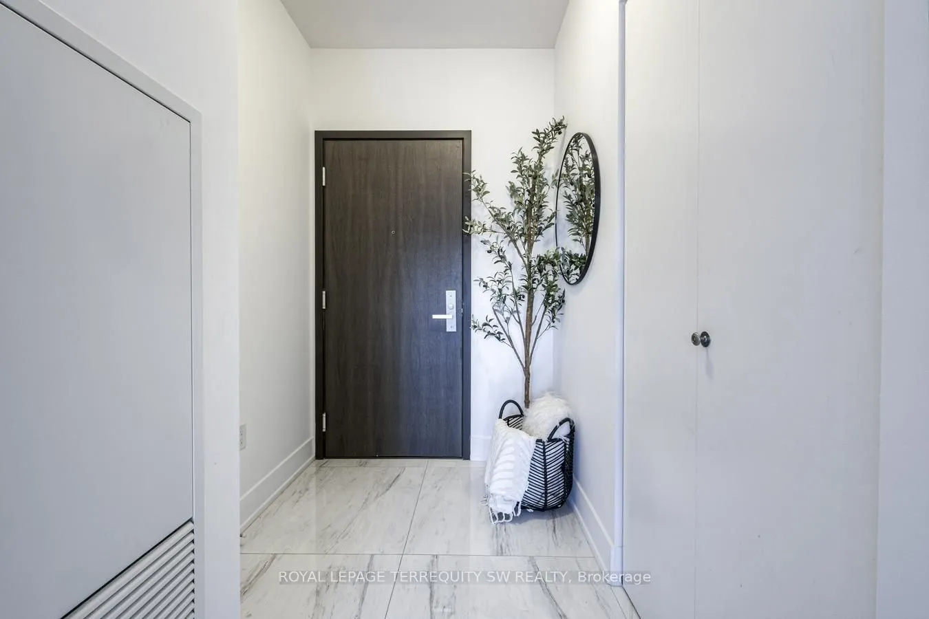 1 Yorkville Avenue #809