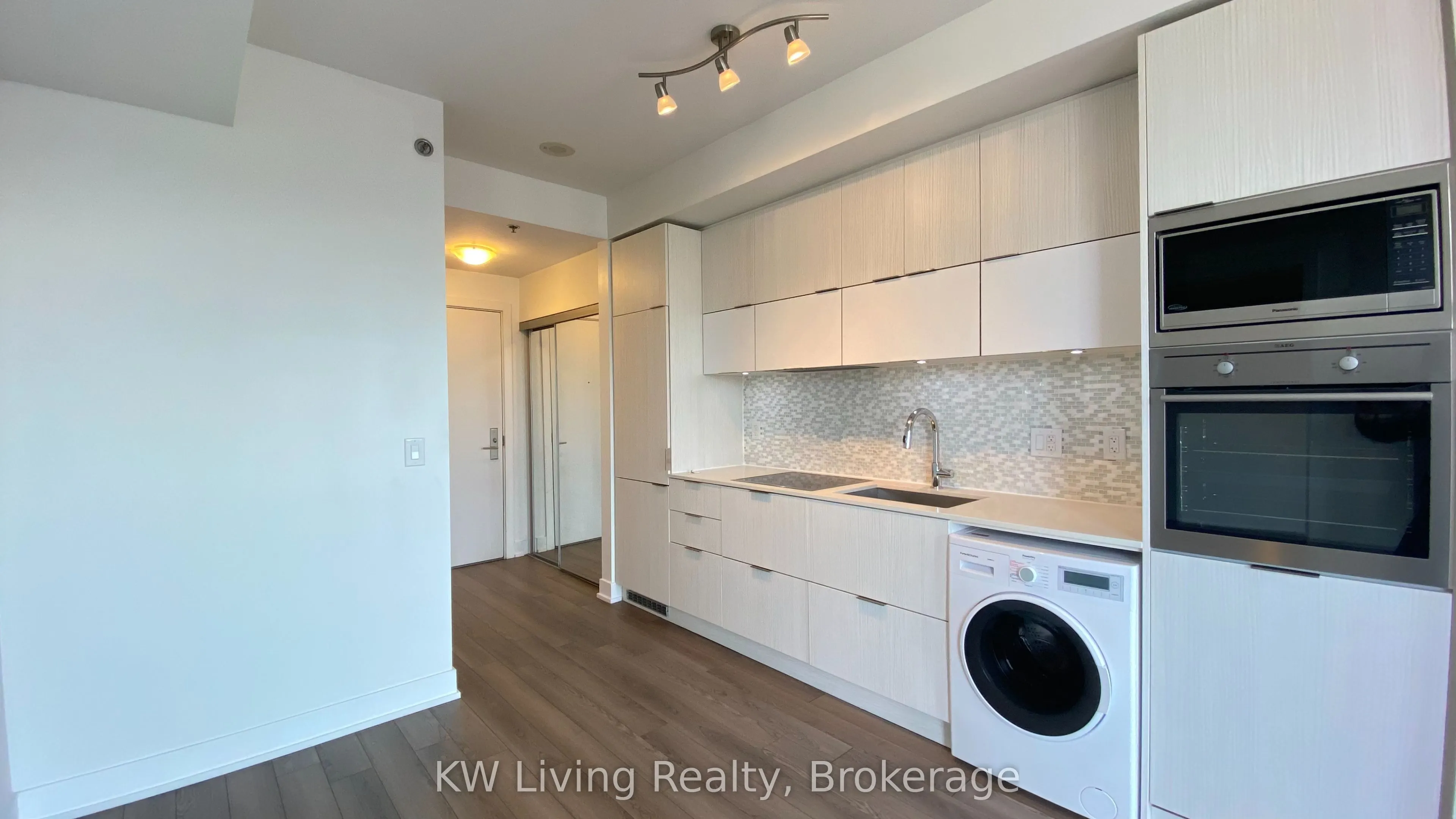 318 Richmond Street W #2802