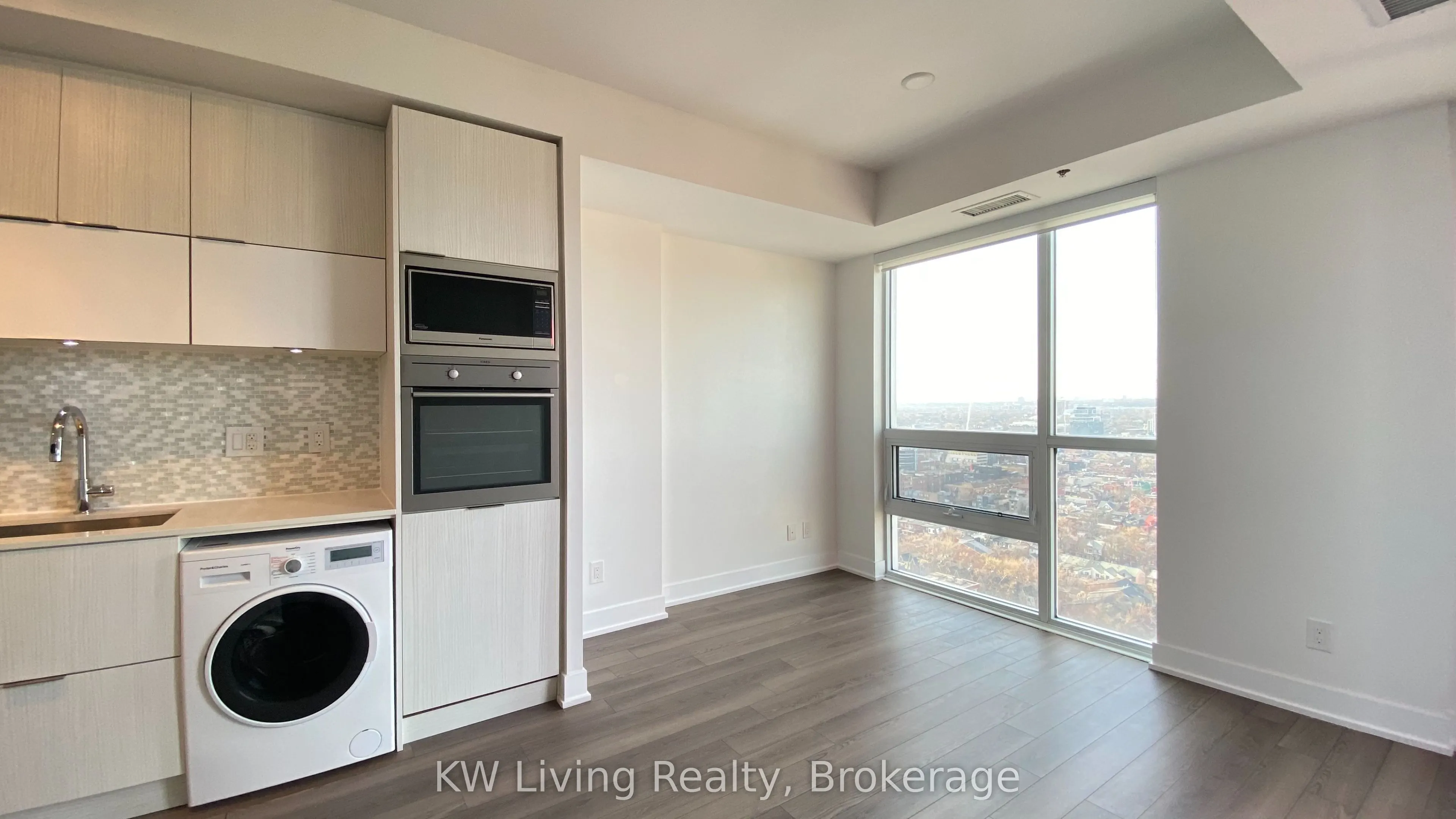 318 Richmond Street W #2802