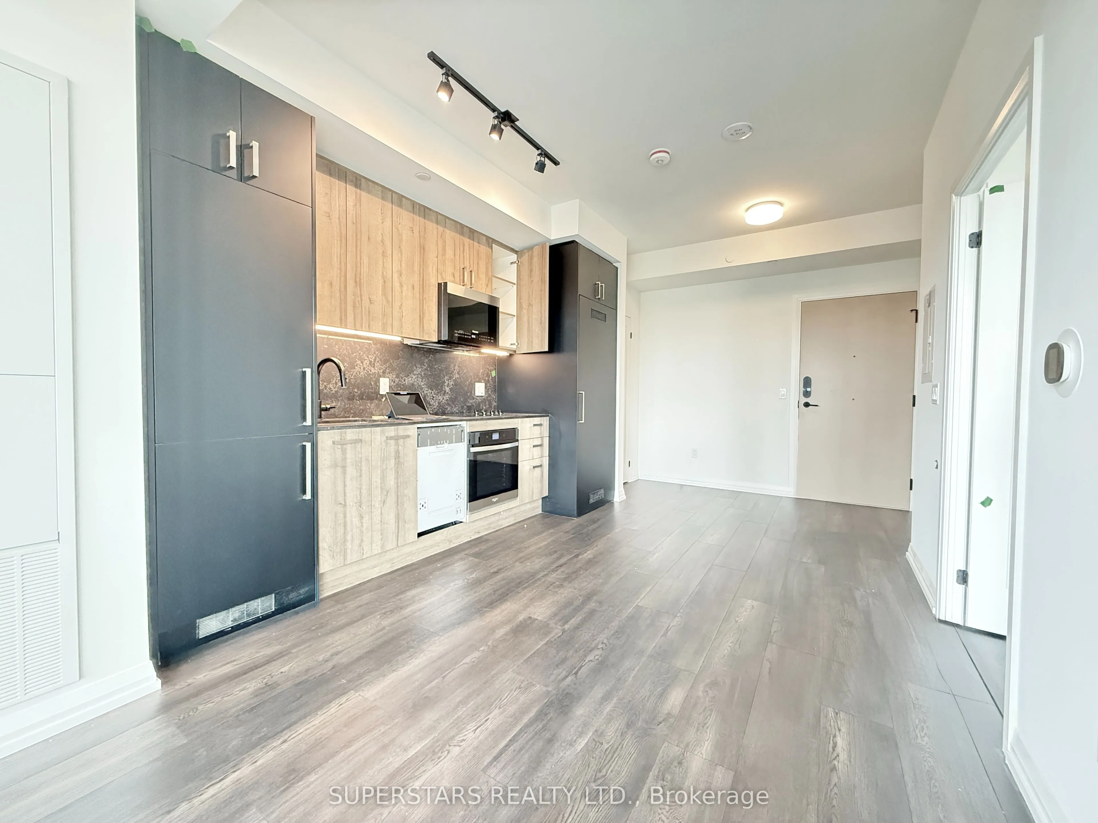 280 Dundas Street W #2604