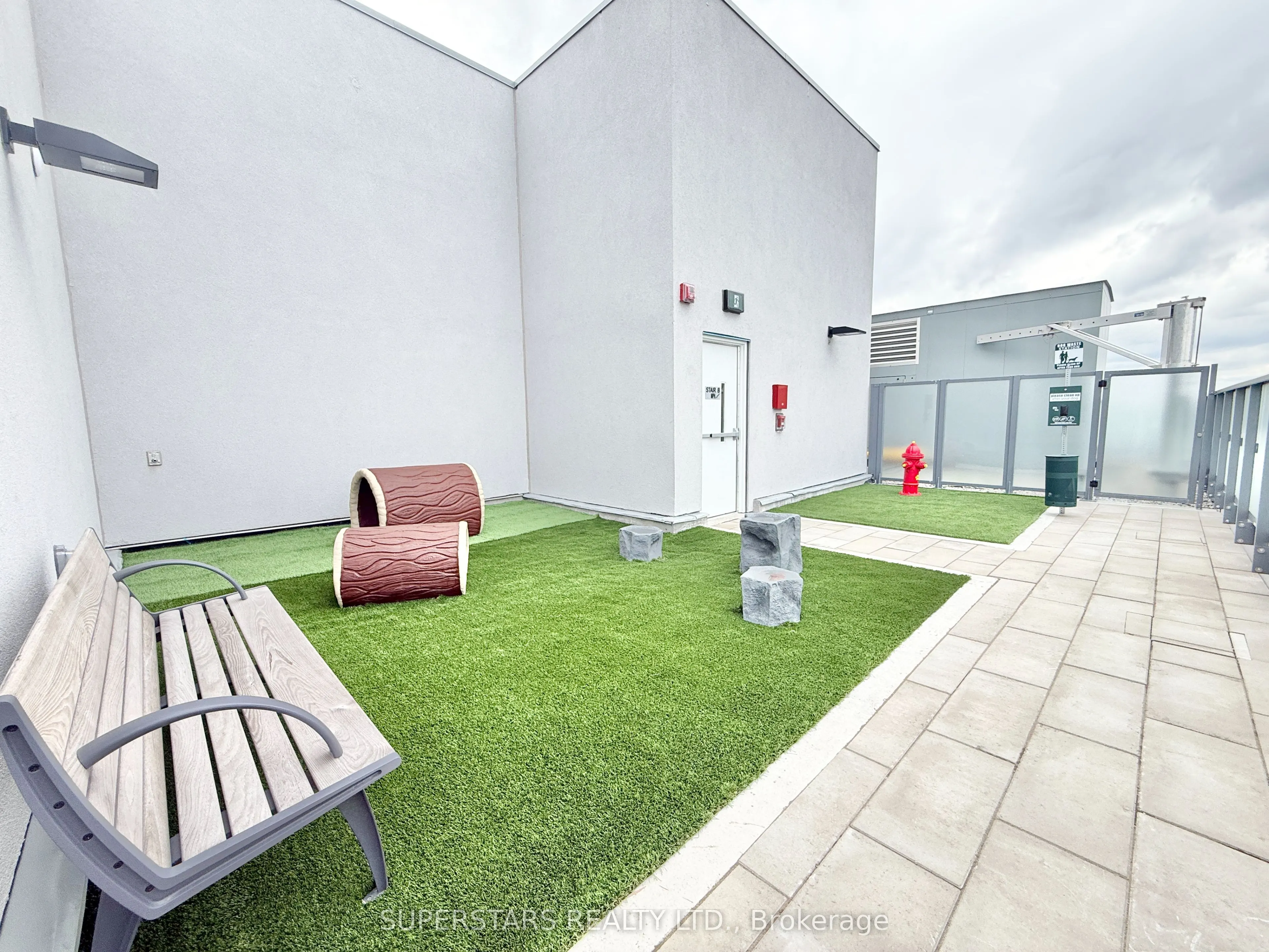 280 Dundas Street W #2604