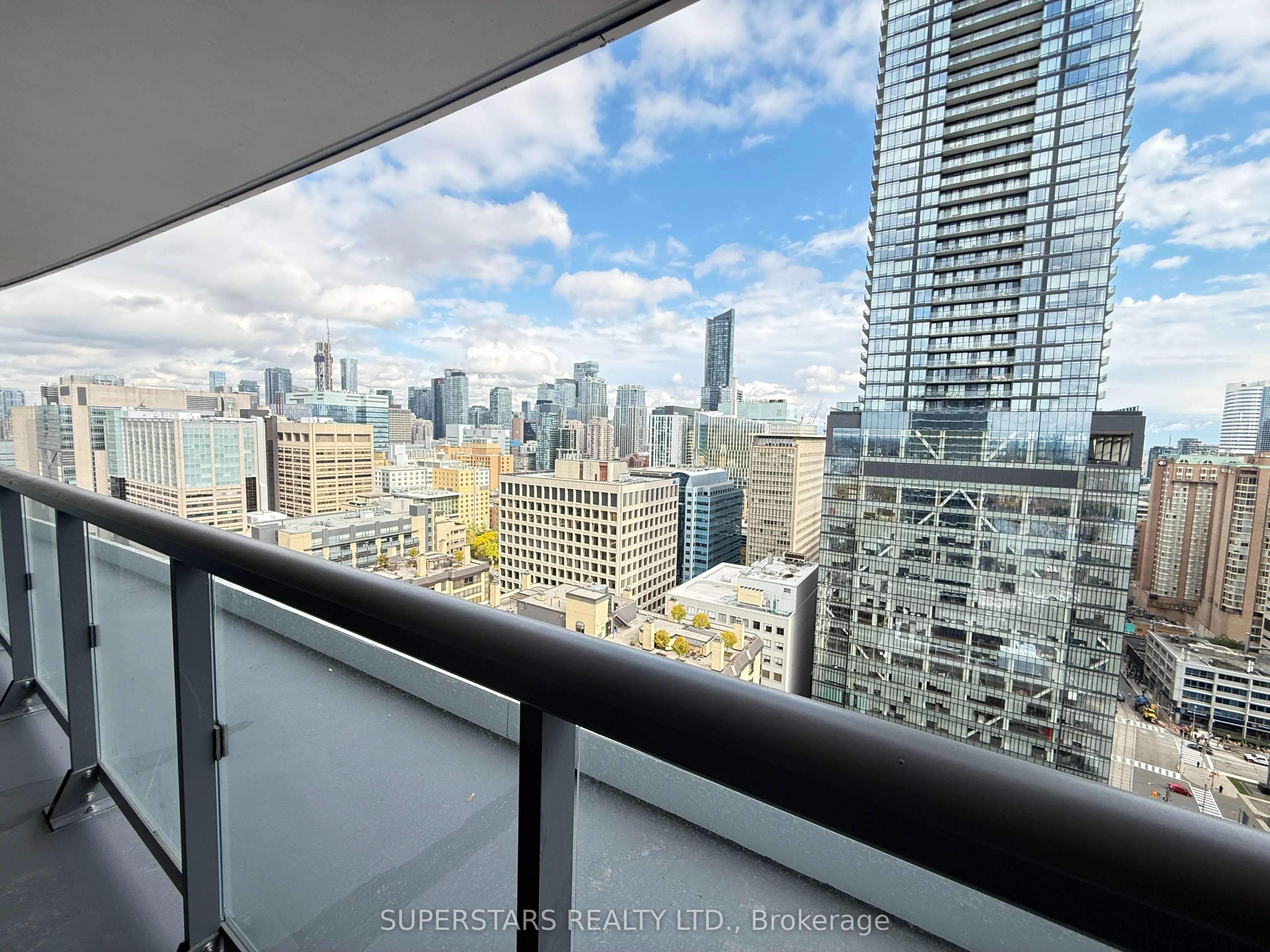 280 Dundas Street W #2604