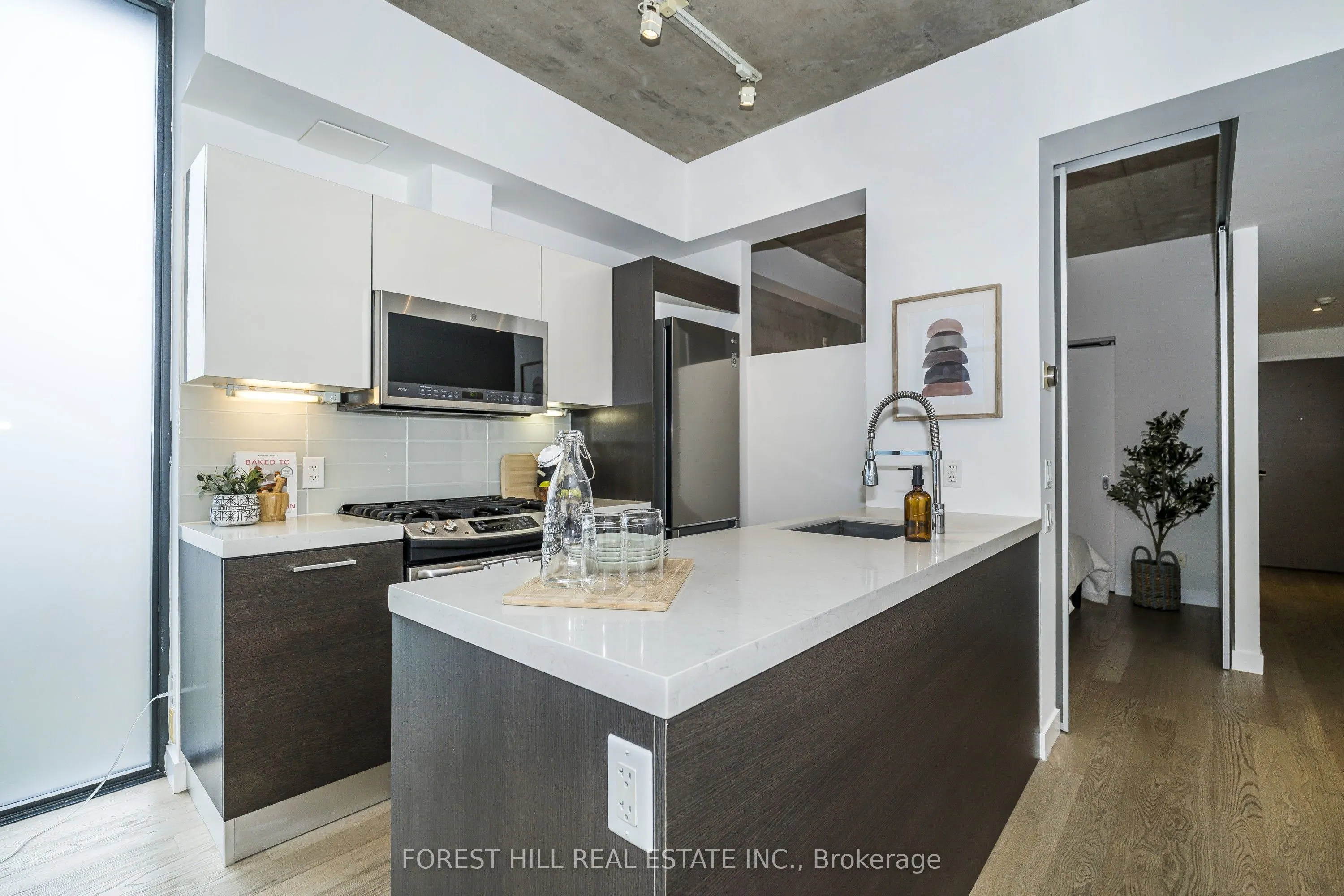 25 Stafford Street #611