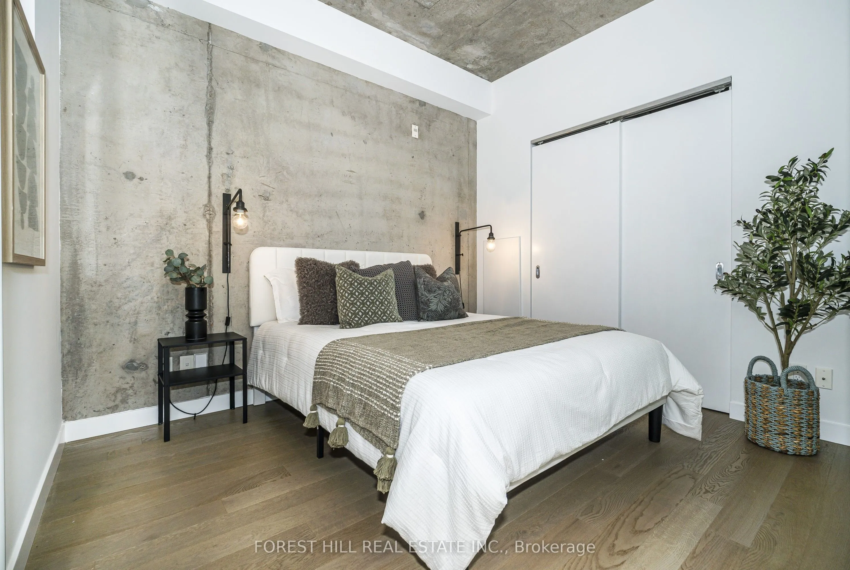 25 Stafford Street #611