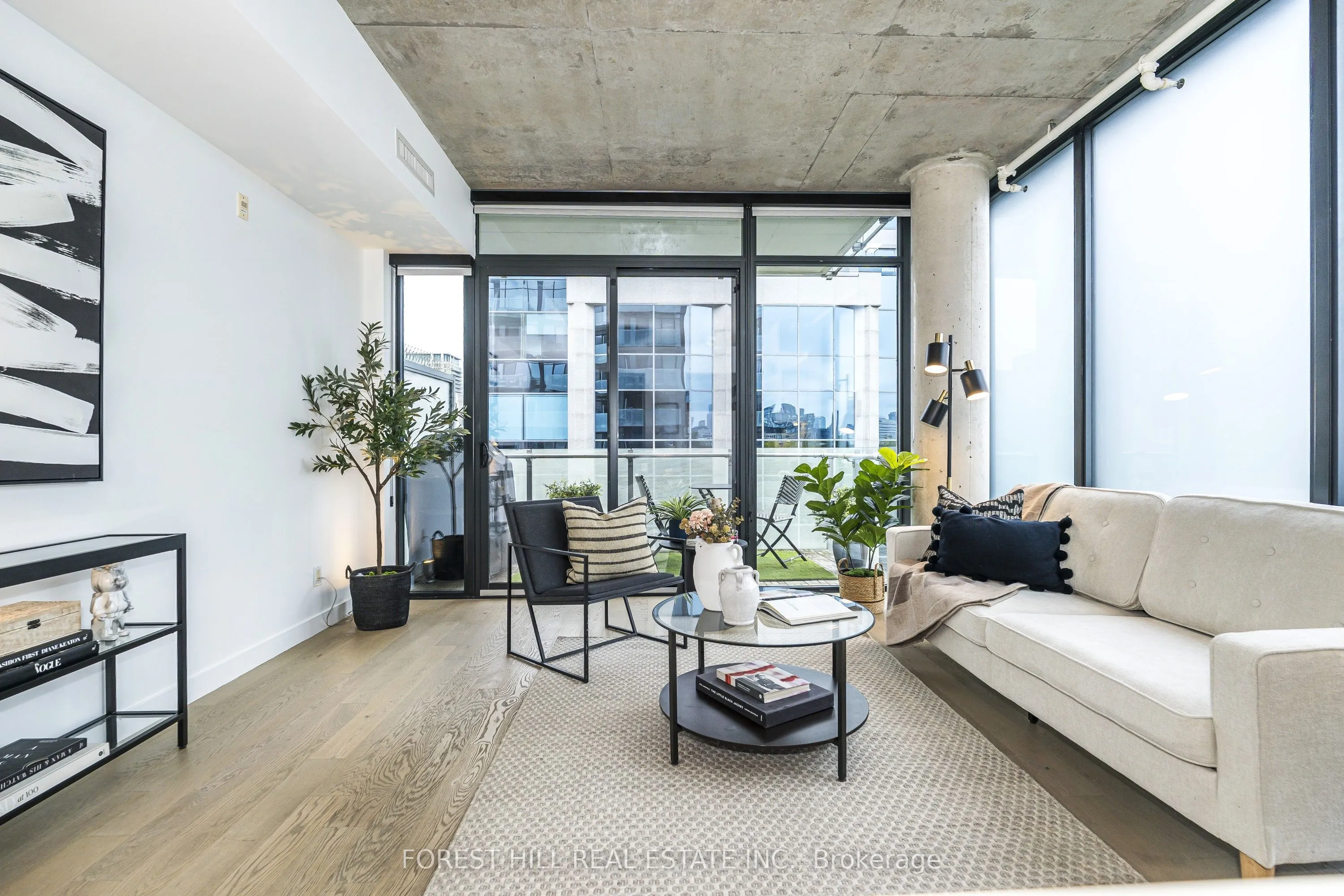 25 Stafford Street #611