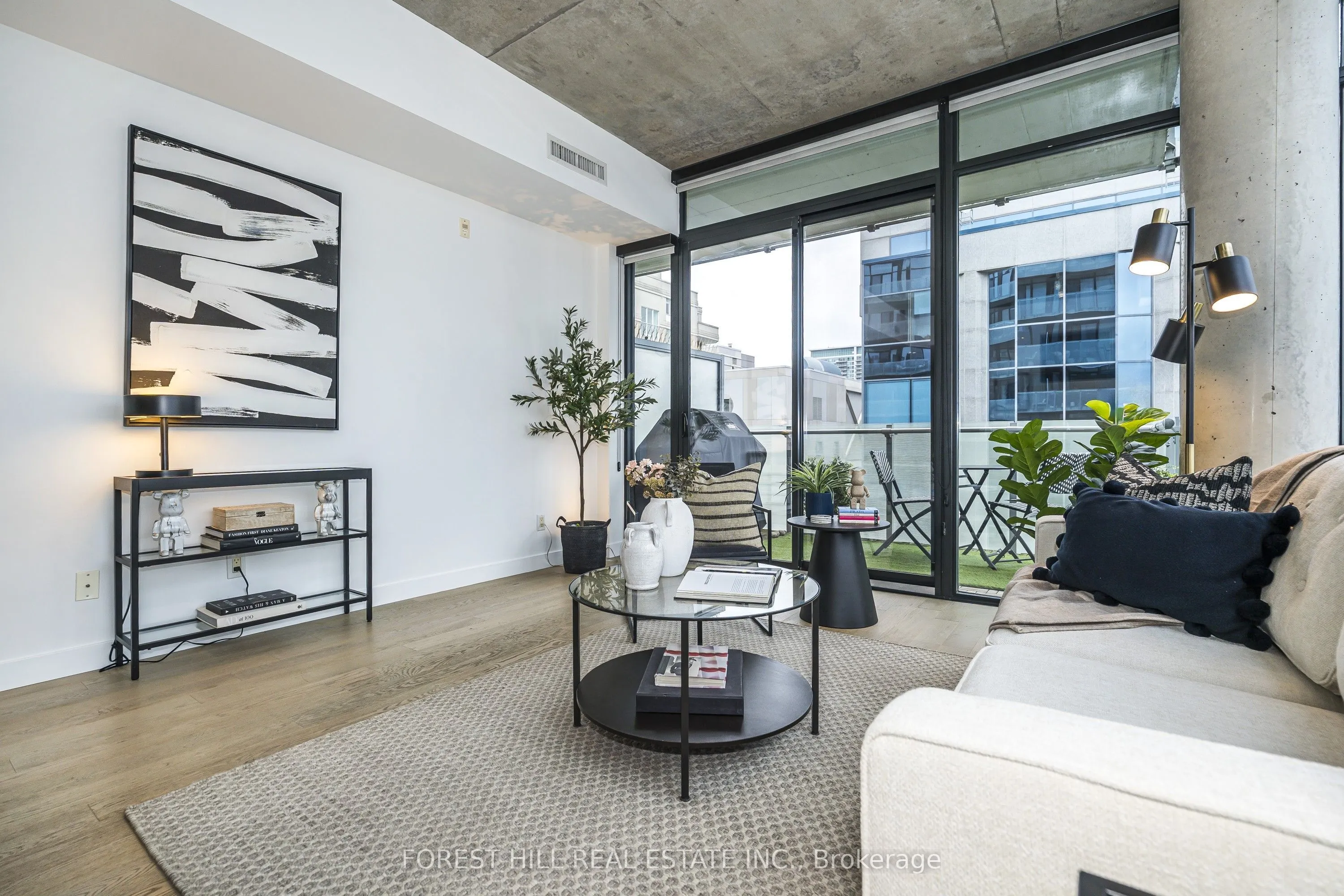 25 Stafford Street #611